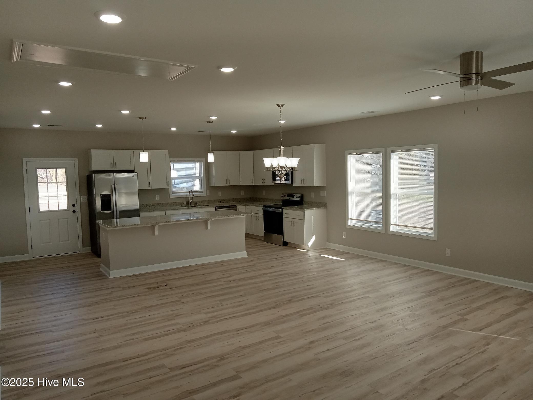 941 Hickman Road Property Photo 7