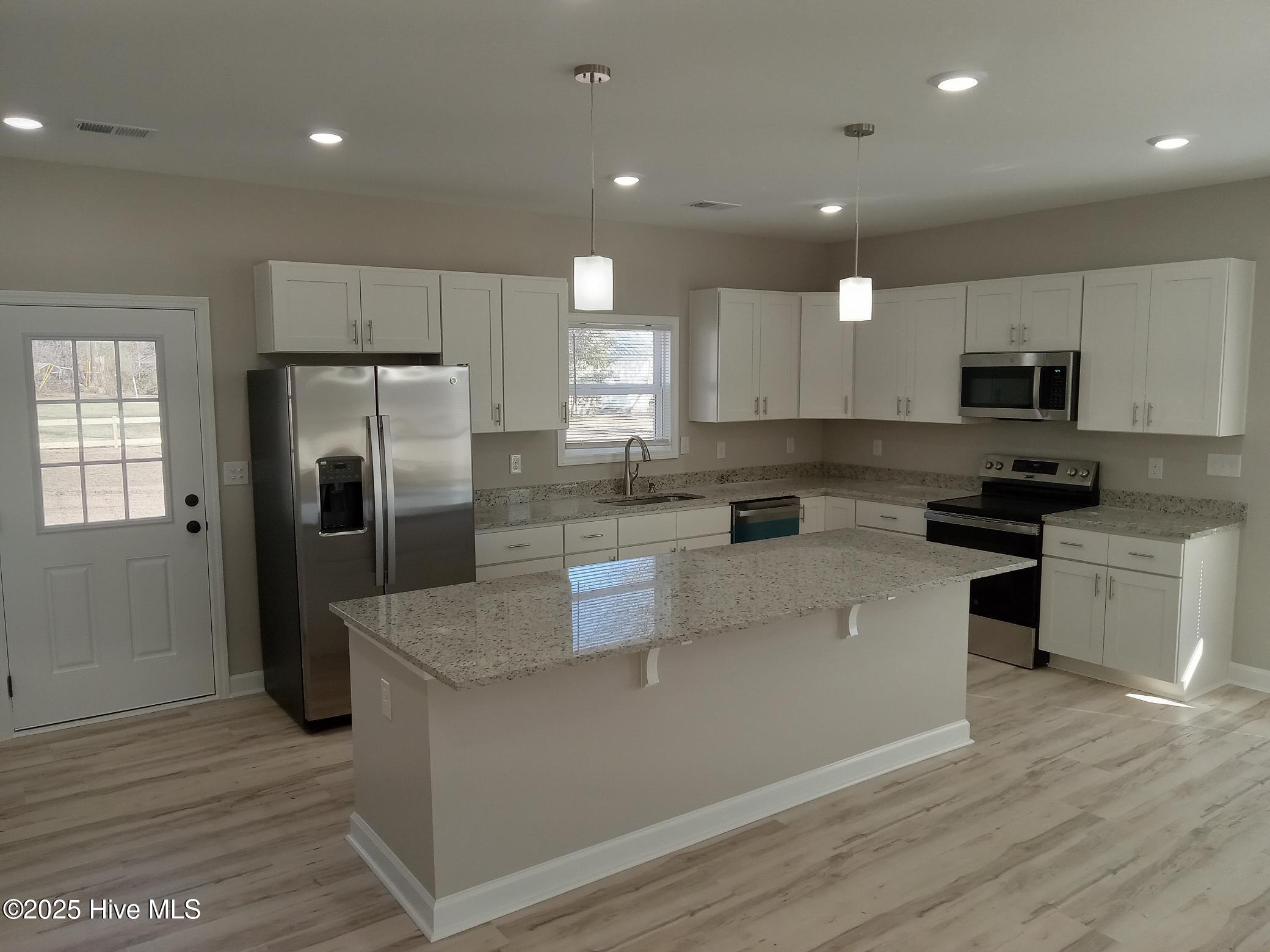 941 Hickman Road Property Photo 9
