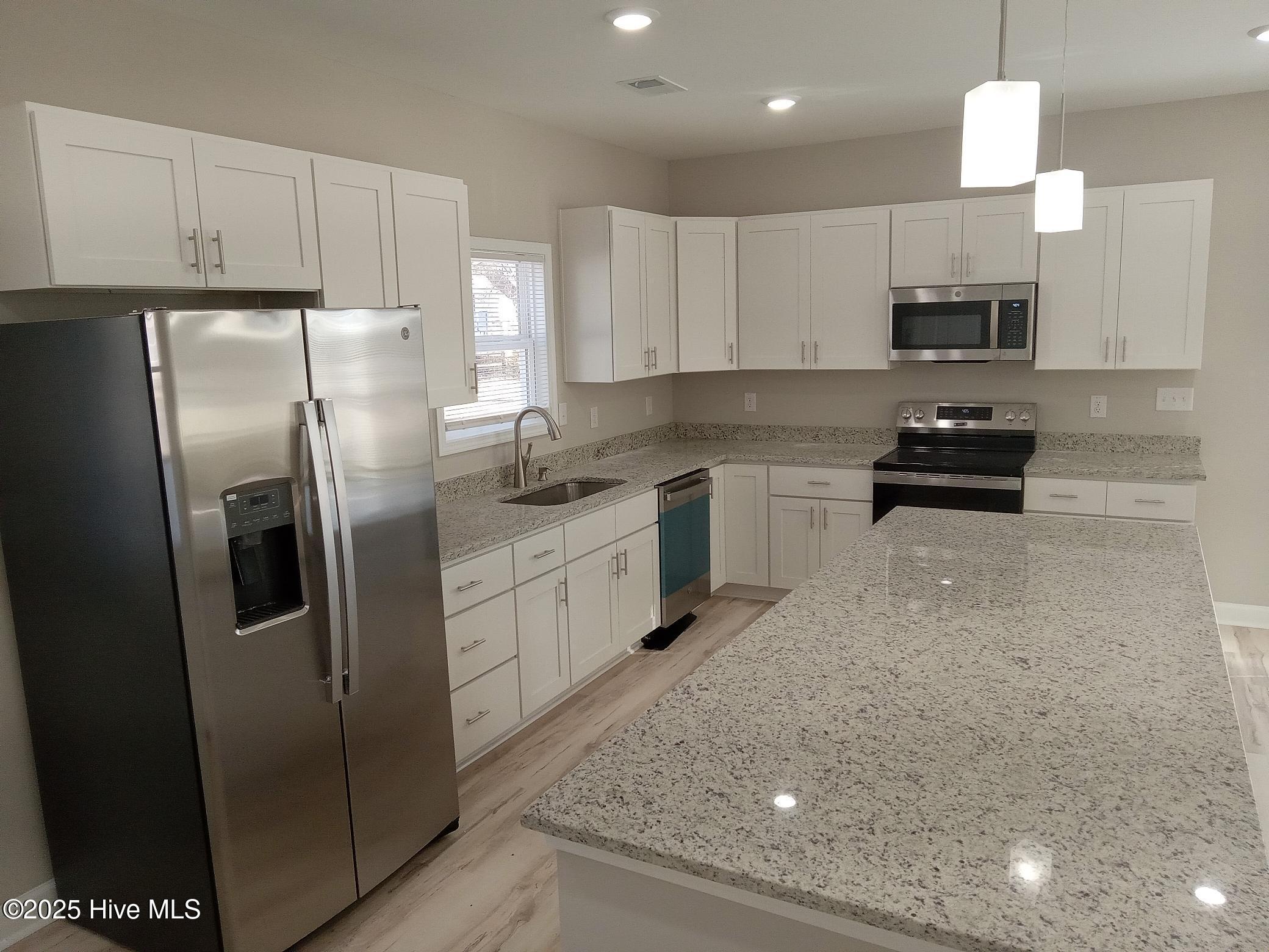 941 Hickman Road Property Photo 10