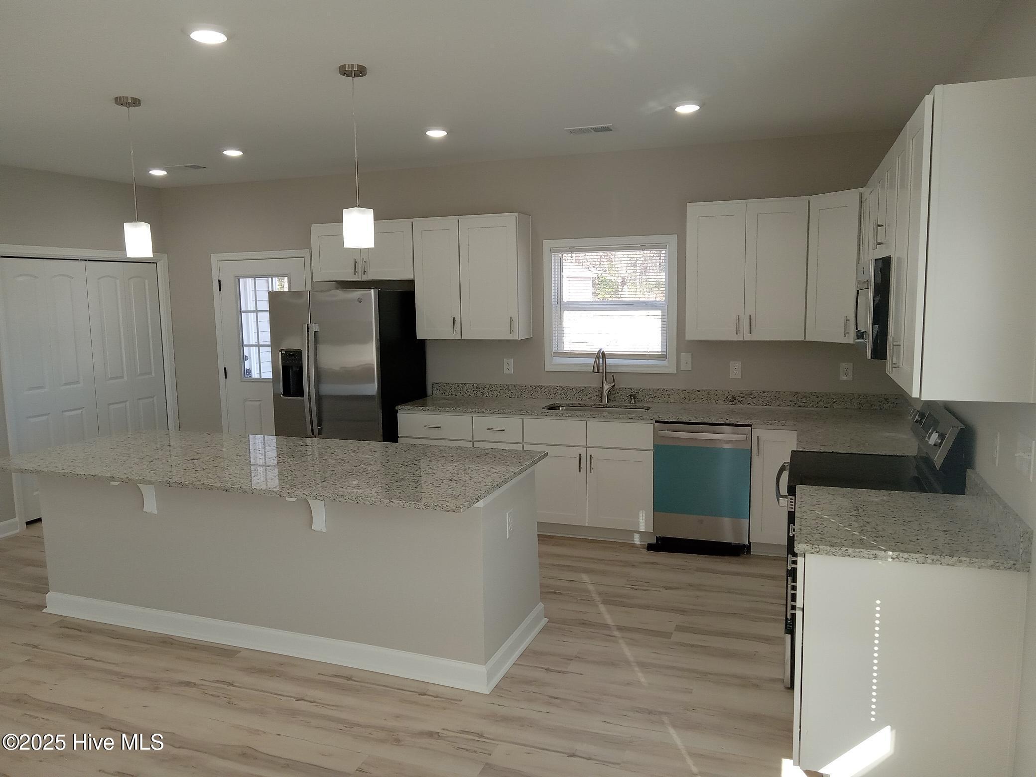 941 Hickman Road Property Photo 11