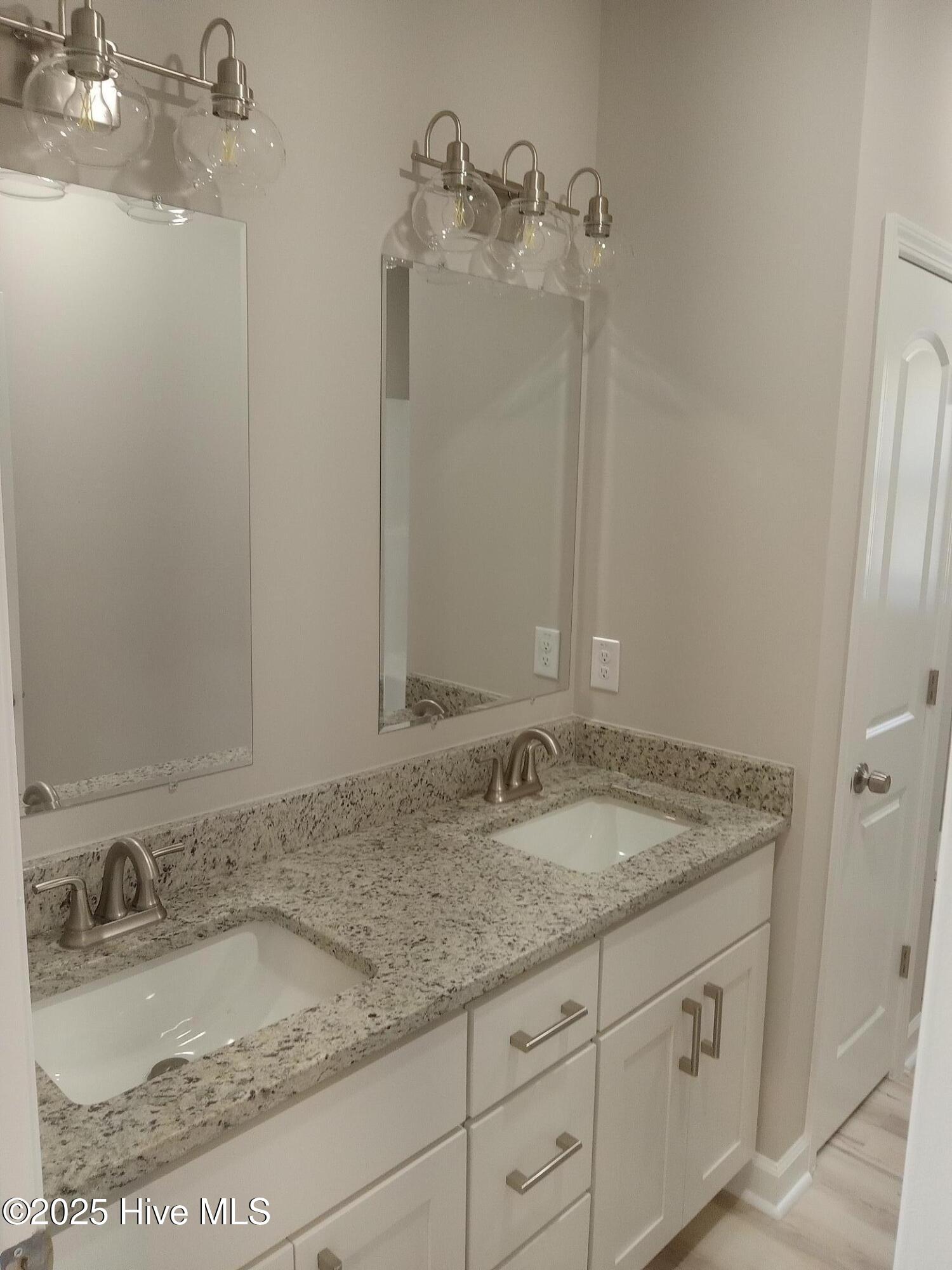 941 Hickman Road Property Photo 15