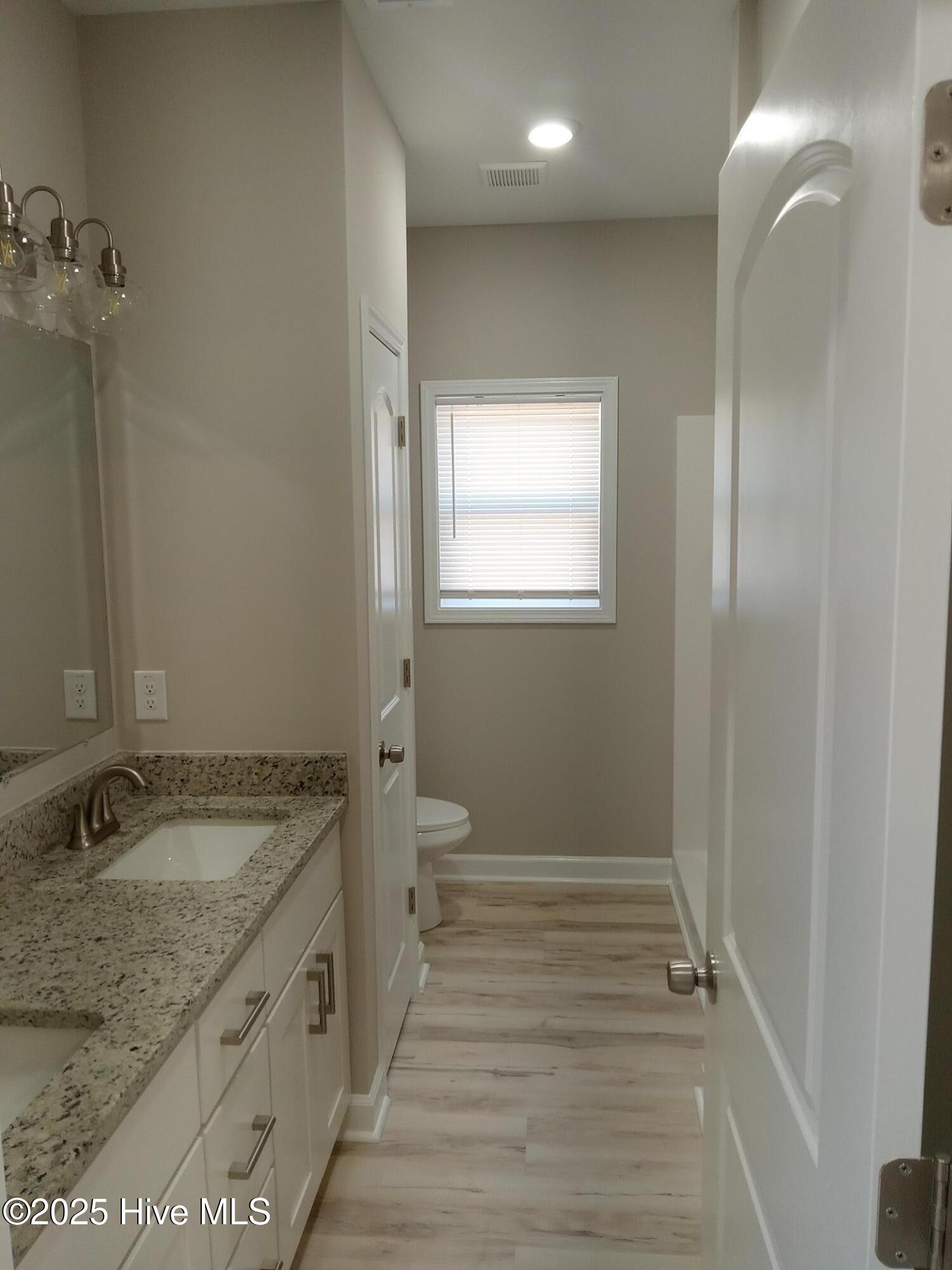 941 Hickman Road Property Photo 16