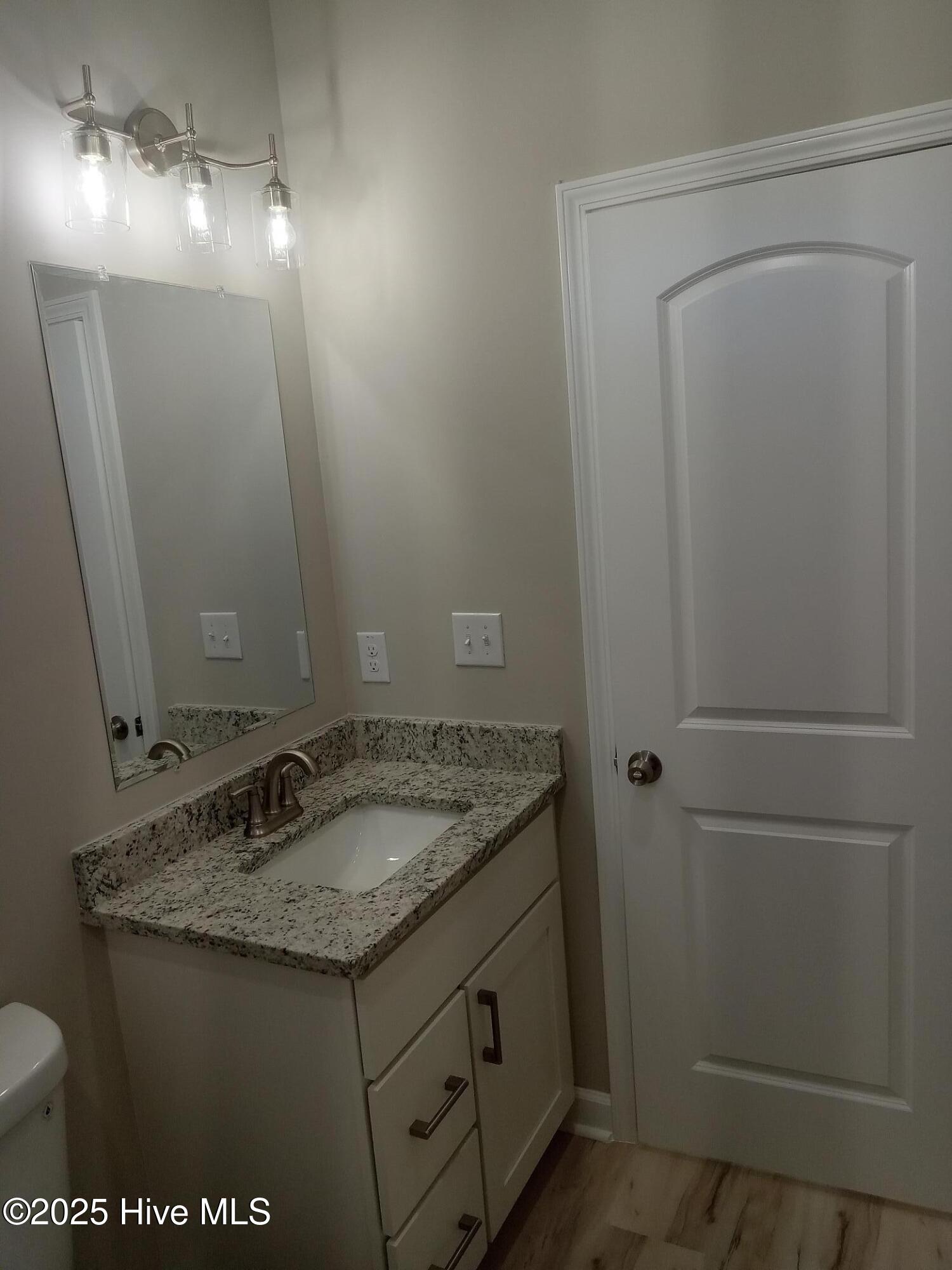 941 Hickman Road Property Photo 23