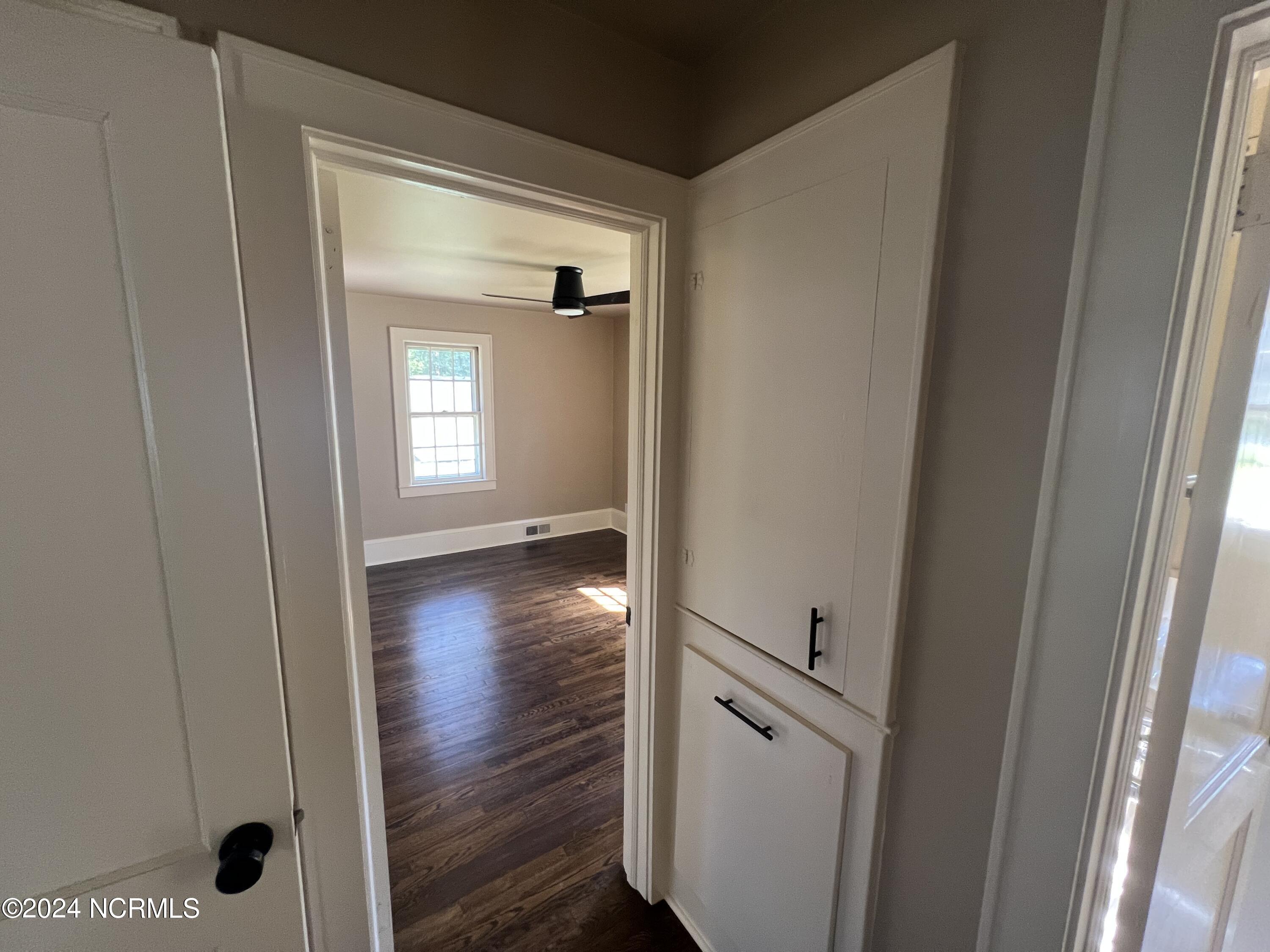 795 N May Street Property Photo 13