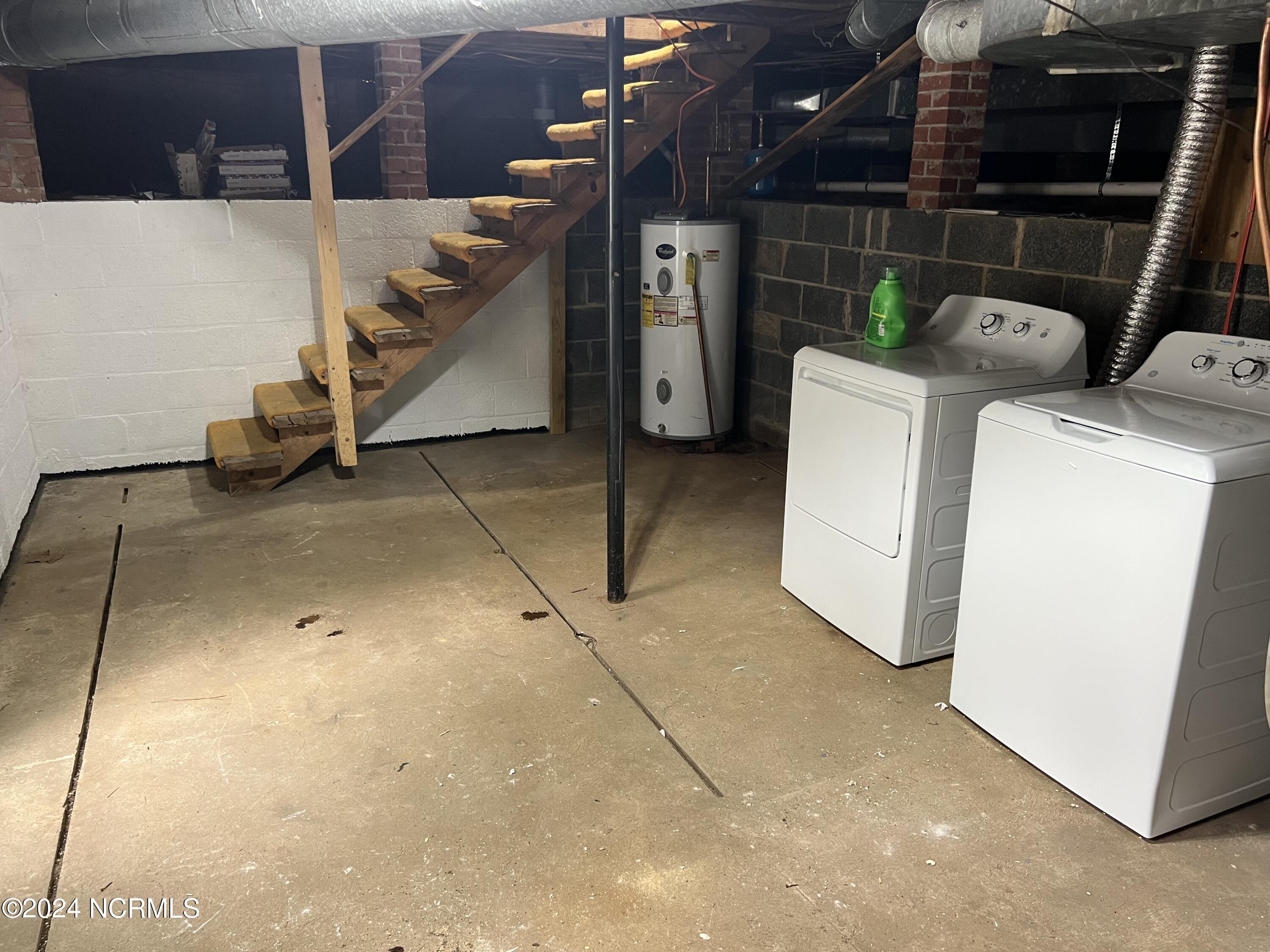 795 N May Street Property Photo 16