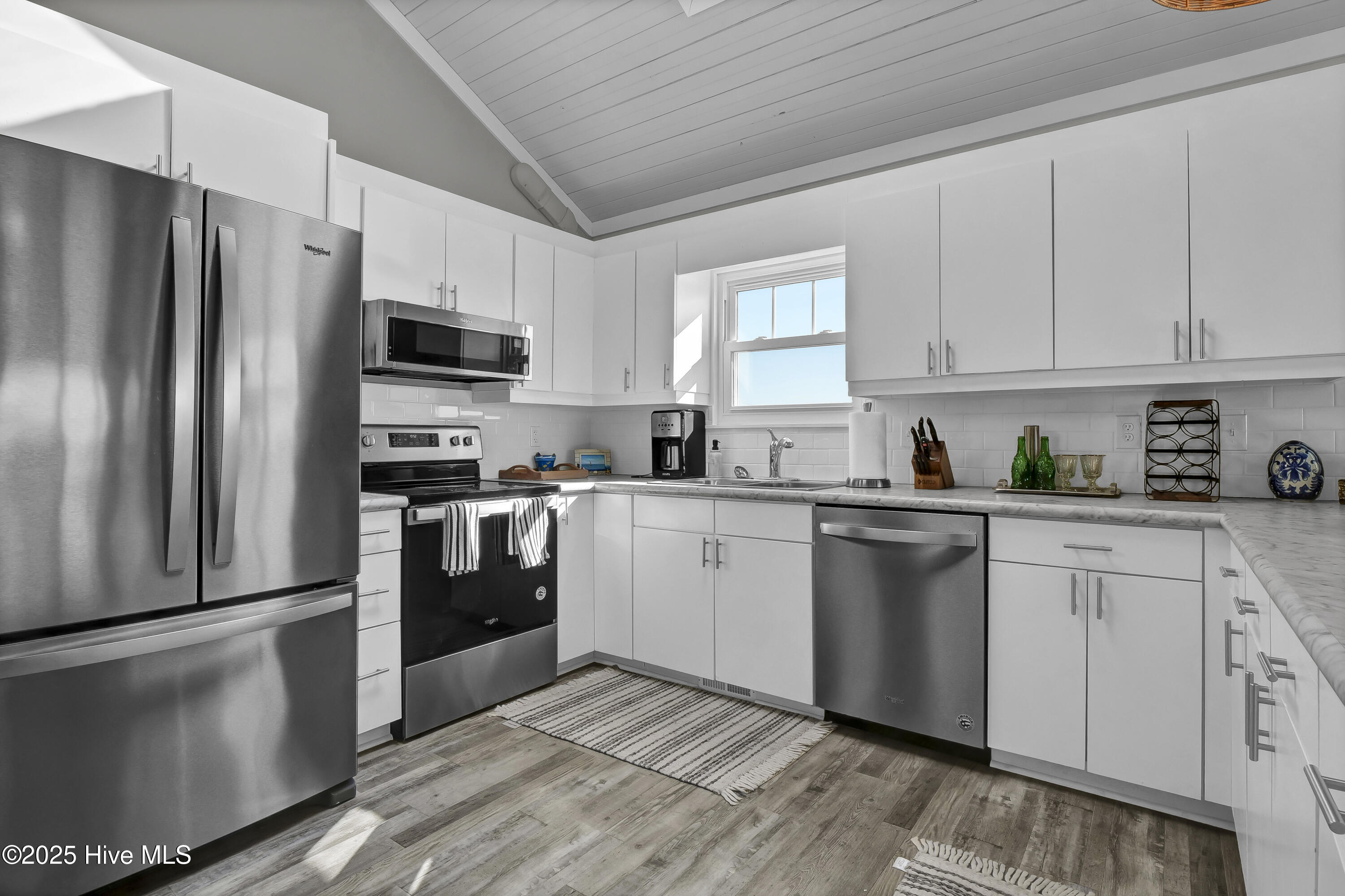 440 Causeway Drive B Property Photo 15