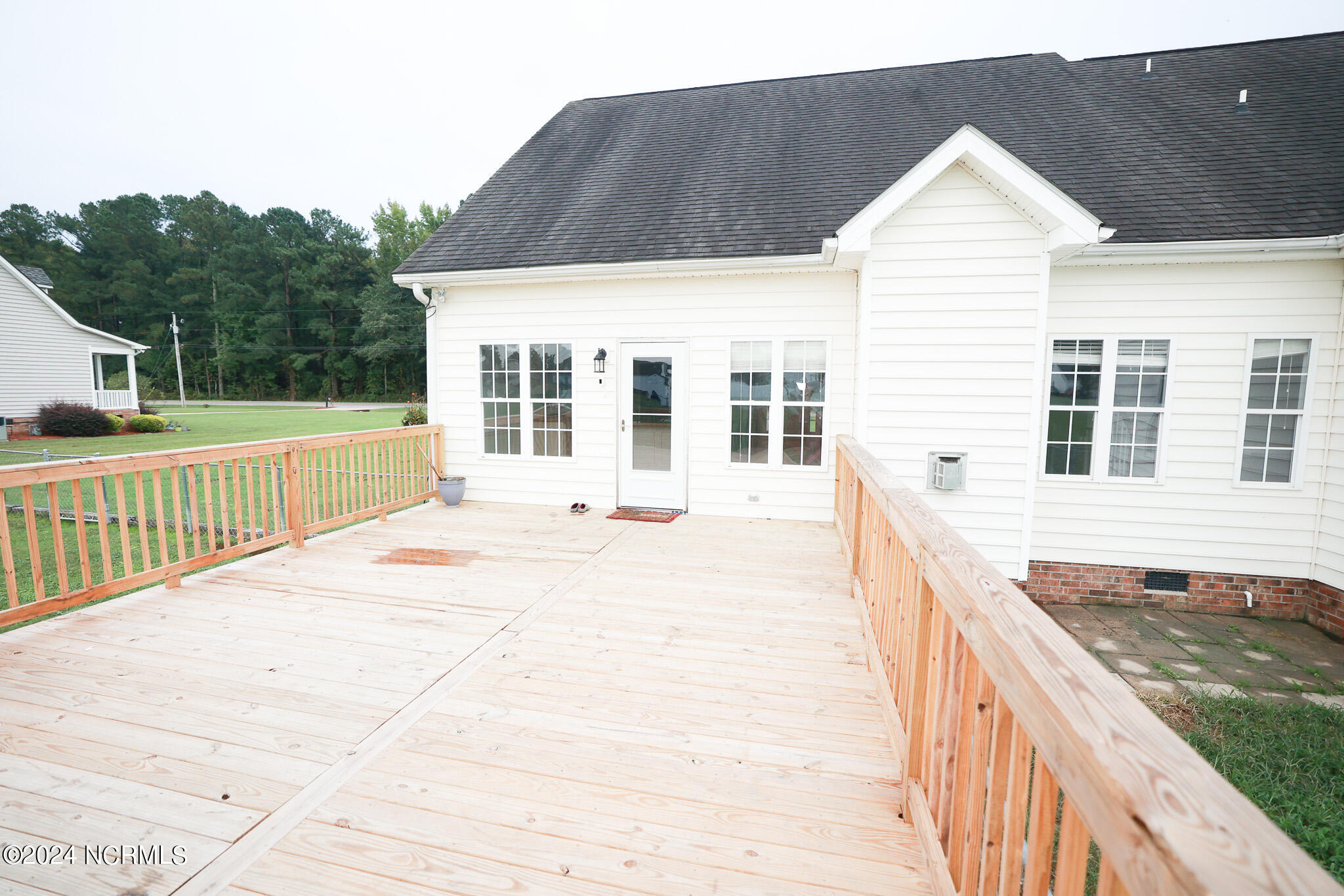 5014 Davis Road Property Photo 8