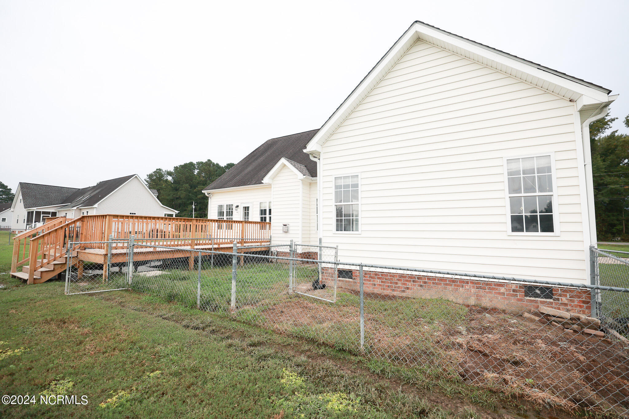 5014 Davis Road Property Photo 9