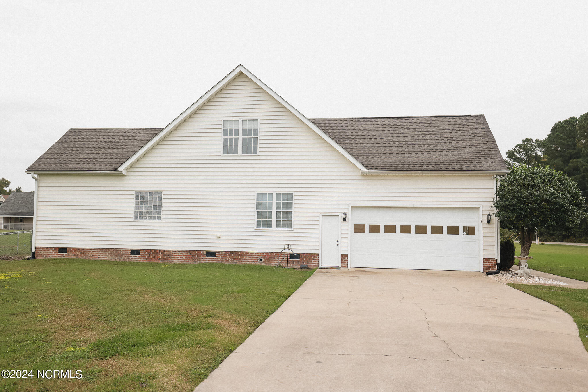 5014 Davis Road Property Photo 10