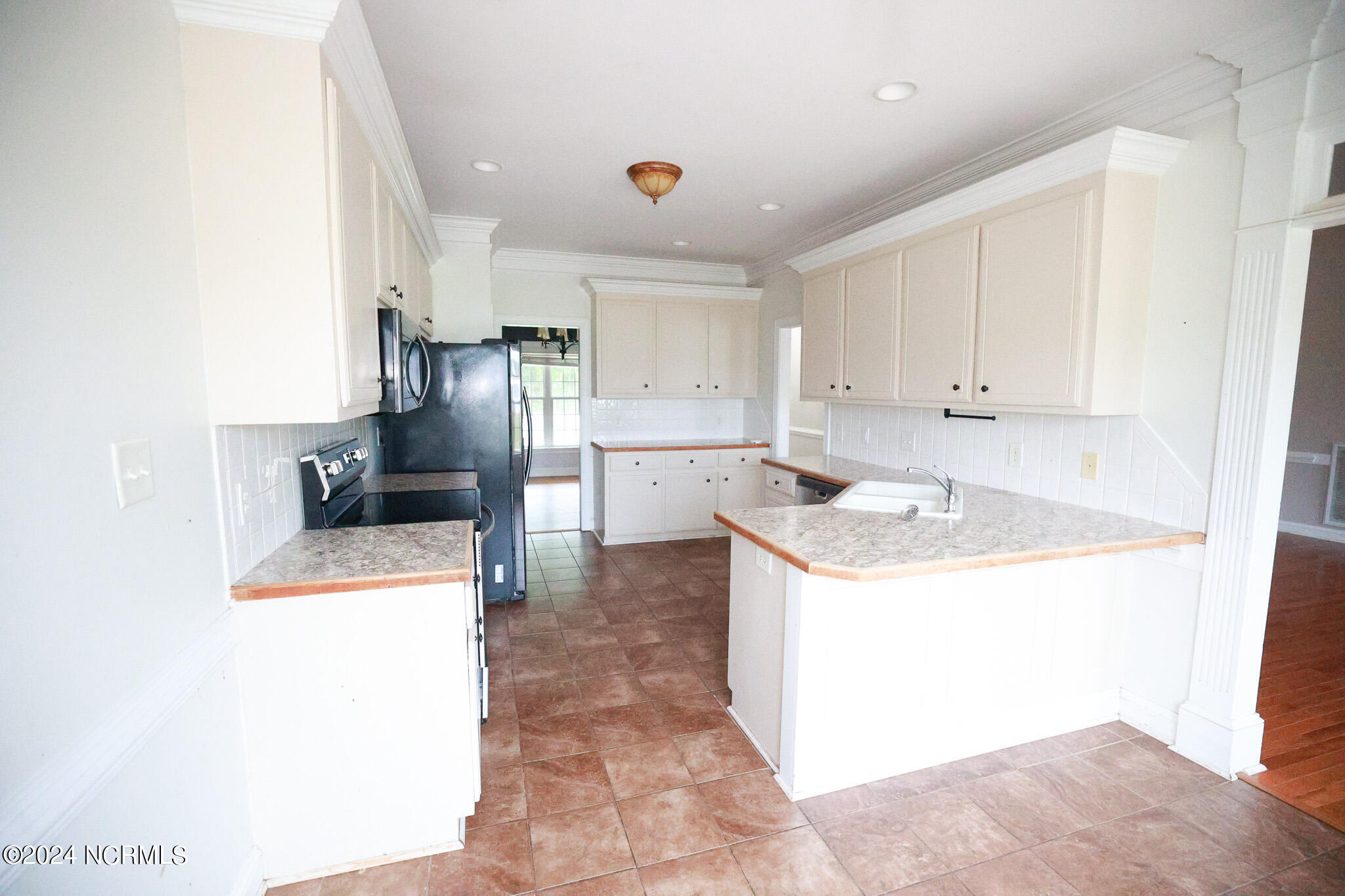 5014 Davis Road Property Photo 11
