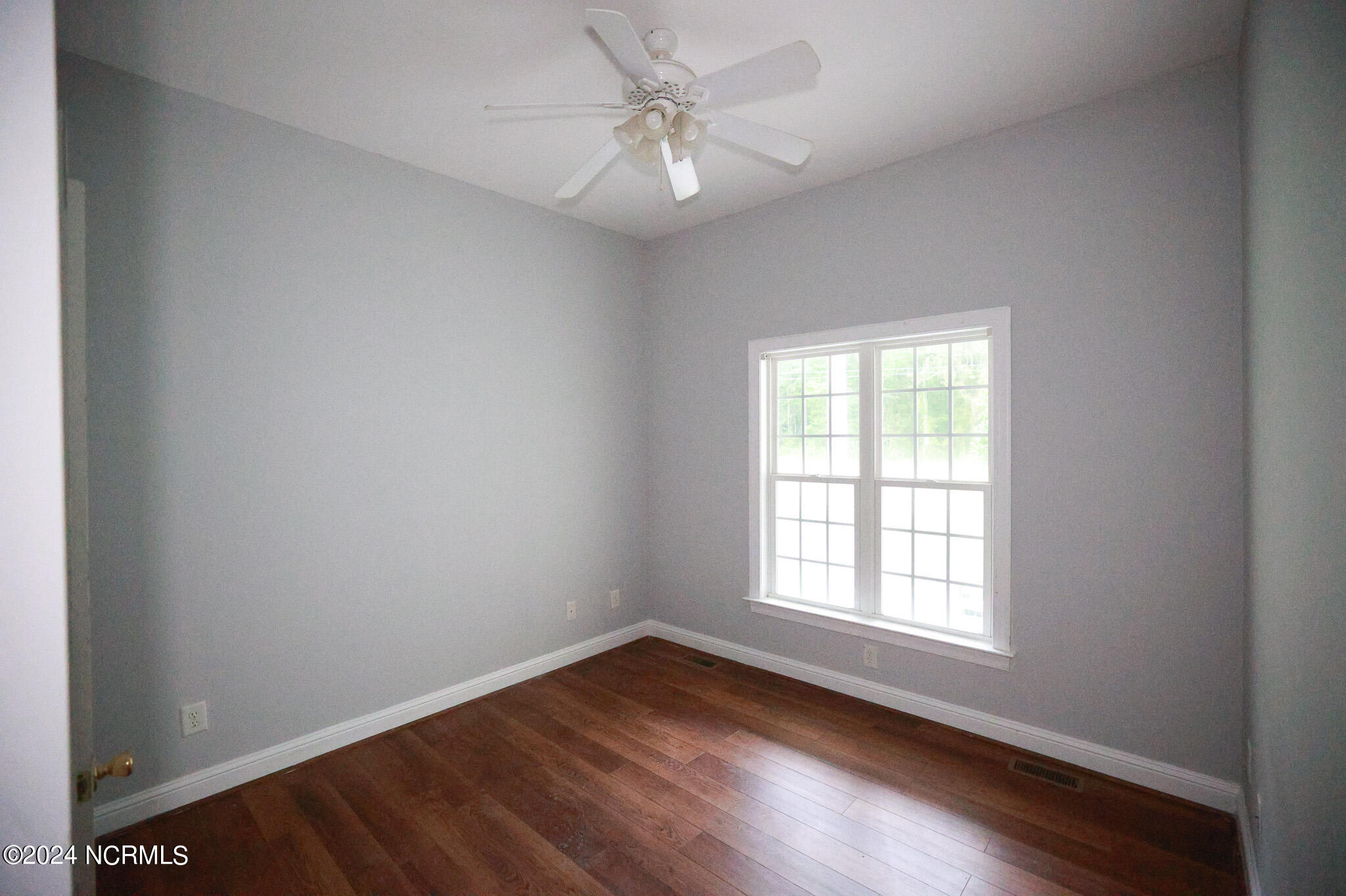 5014 Davis Road Property Photo 17