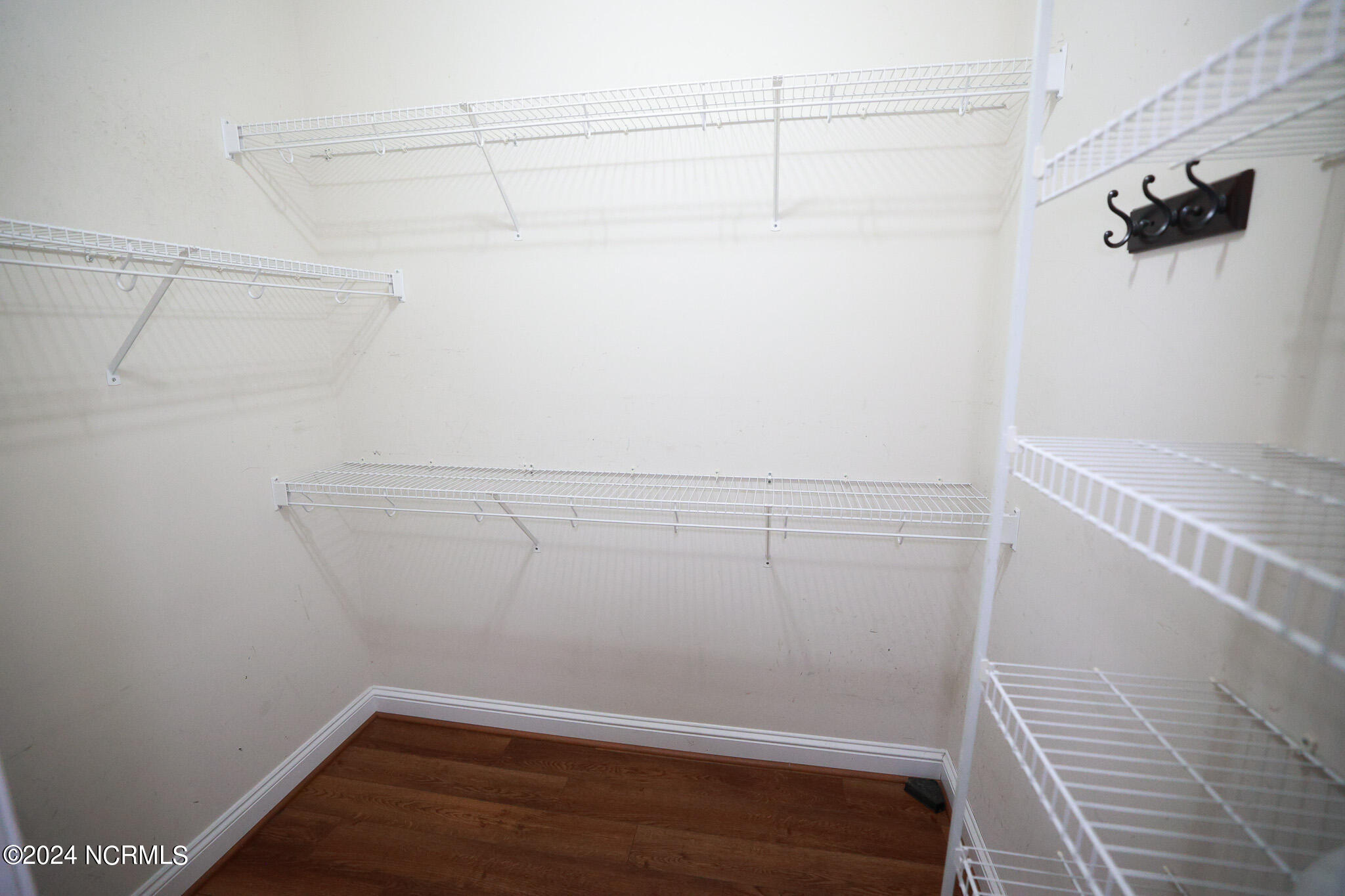 5014 Davis Road Property Photo 28