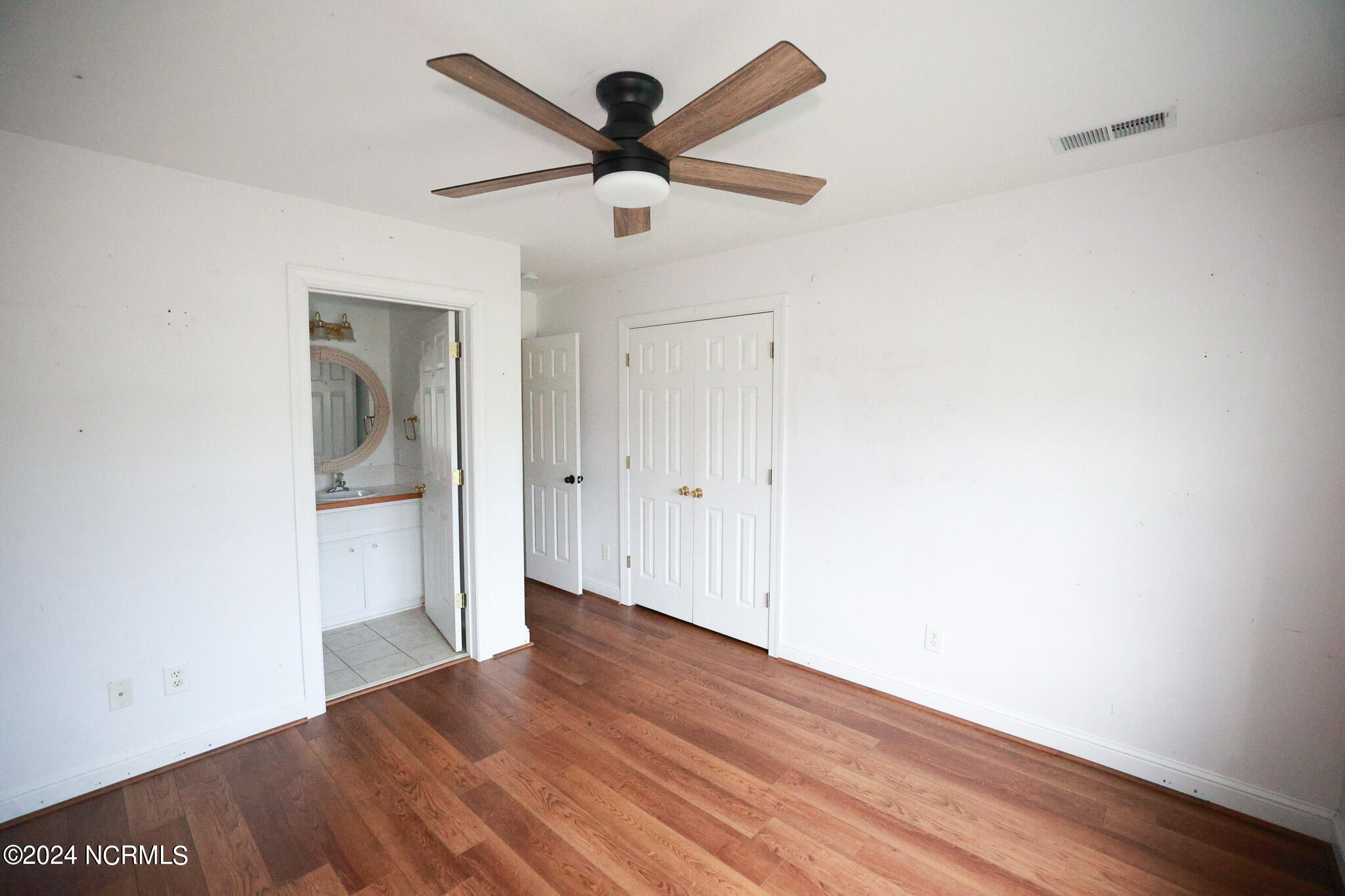 5014 Davis Road Property Photo 31
