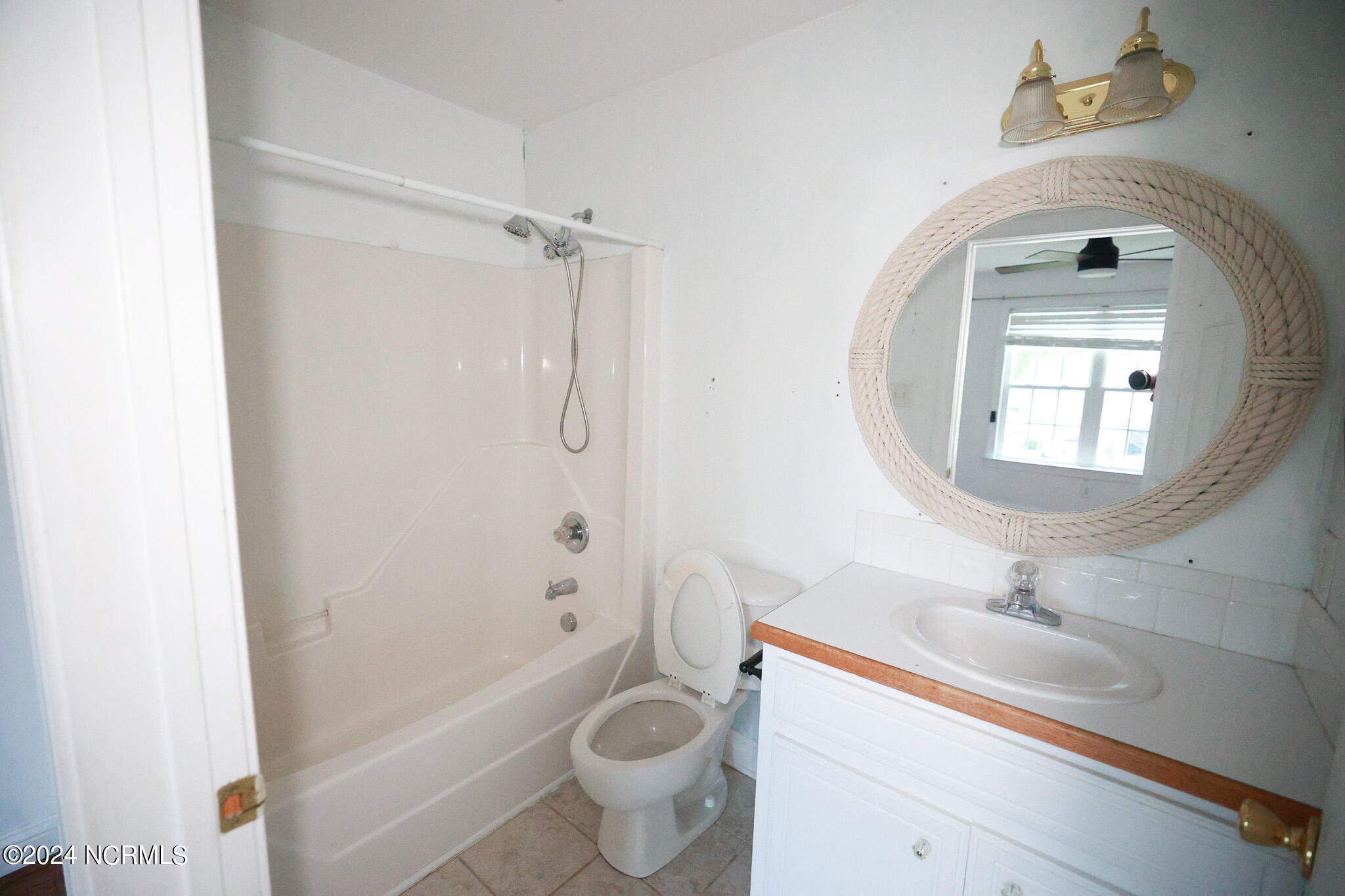 5014 Davis Road Property Photo 33