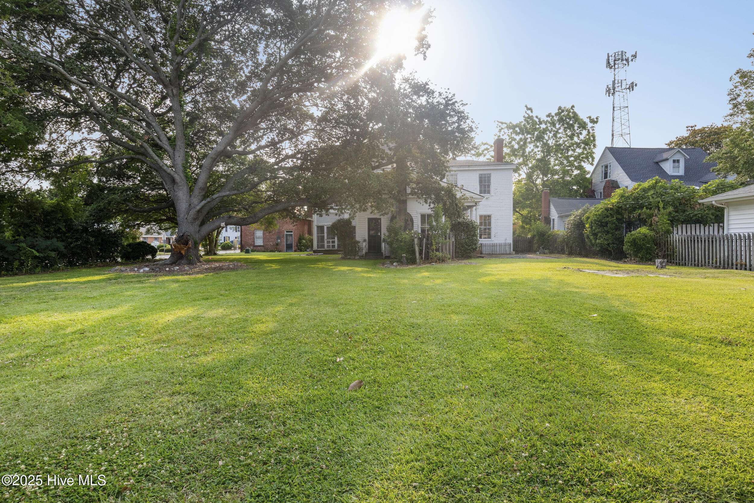 204 S Road Street Property Photo 5