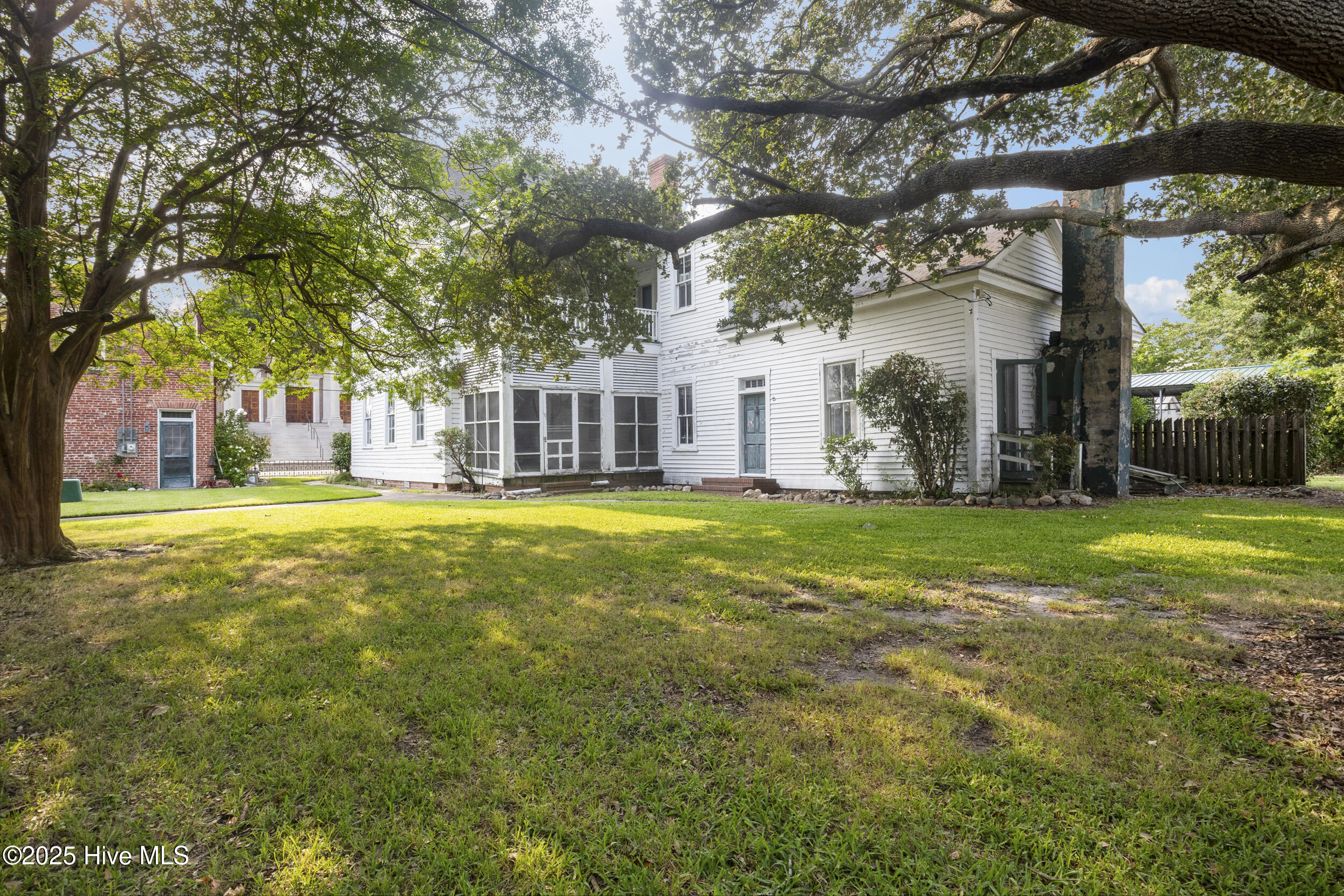 204 S Road Street Property Photo 6