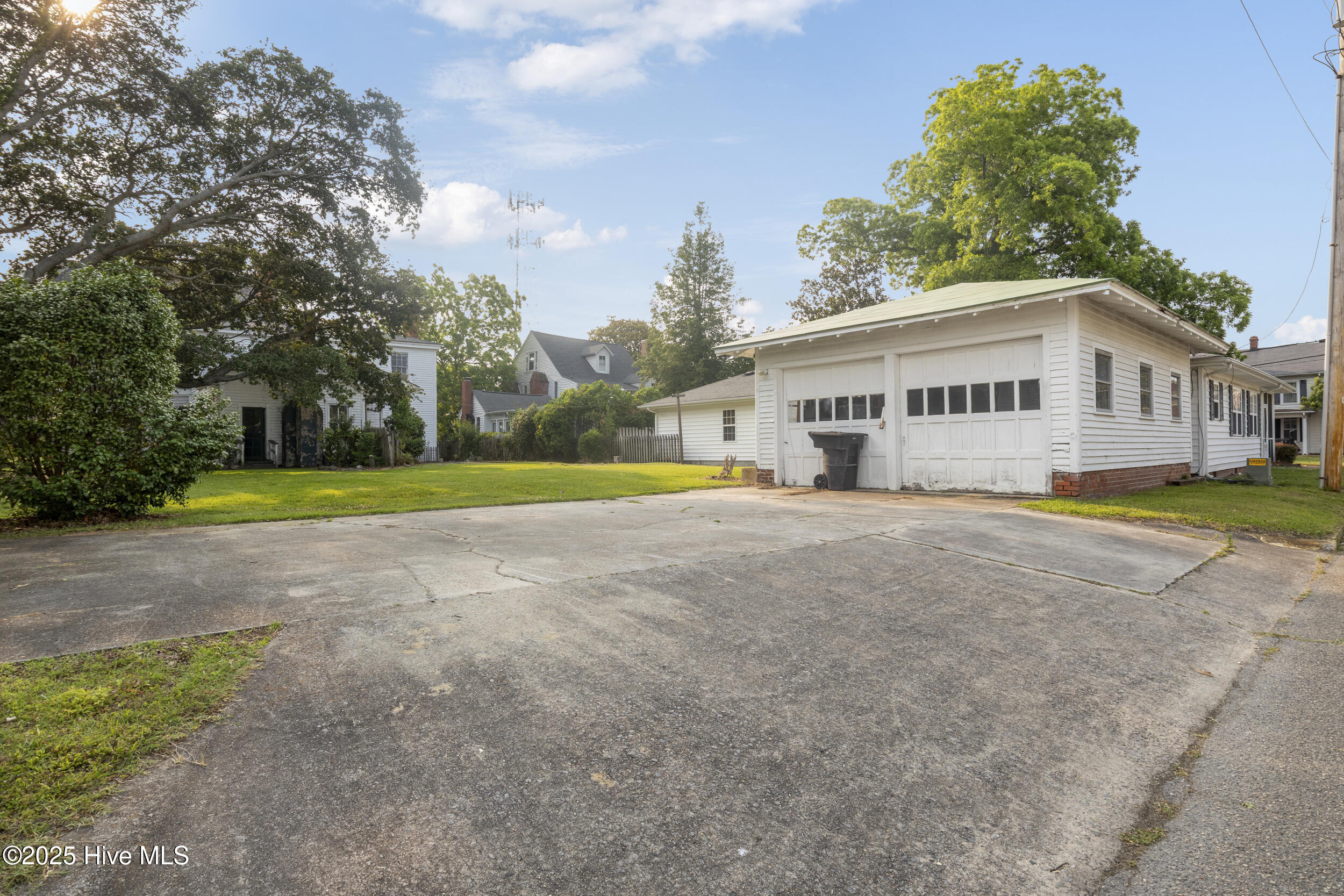 204 S Road Street Property Photo 8