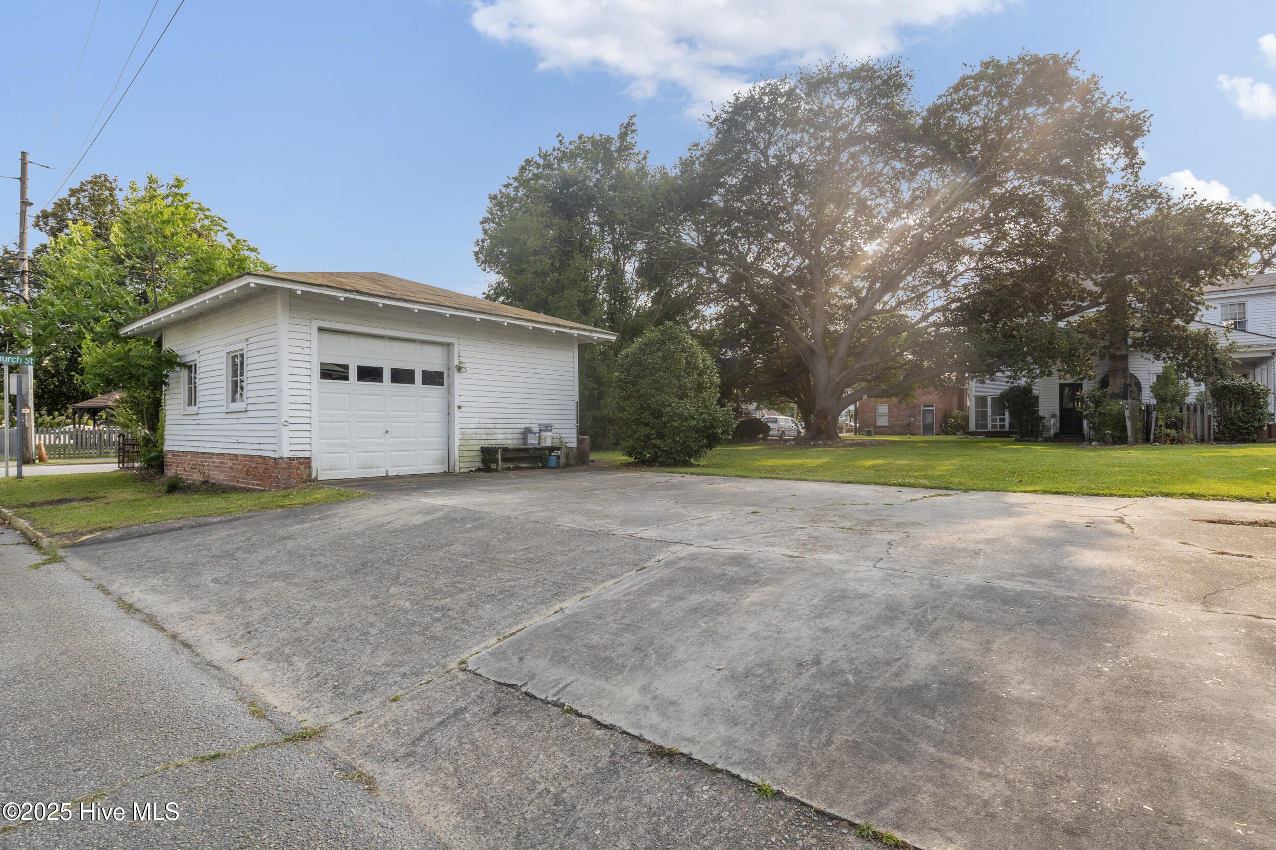 204 S Road Street Property Photo 9