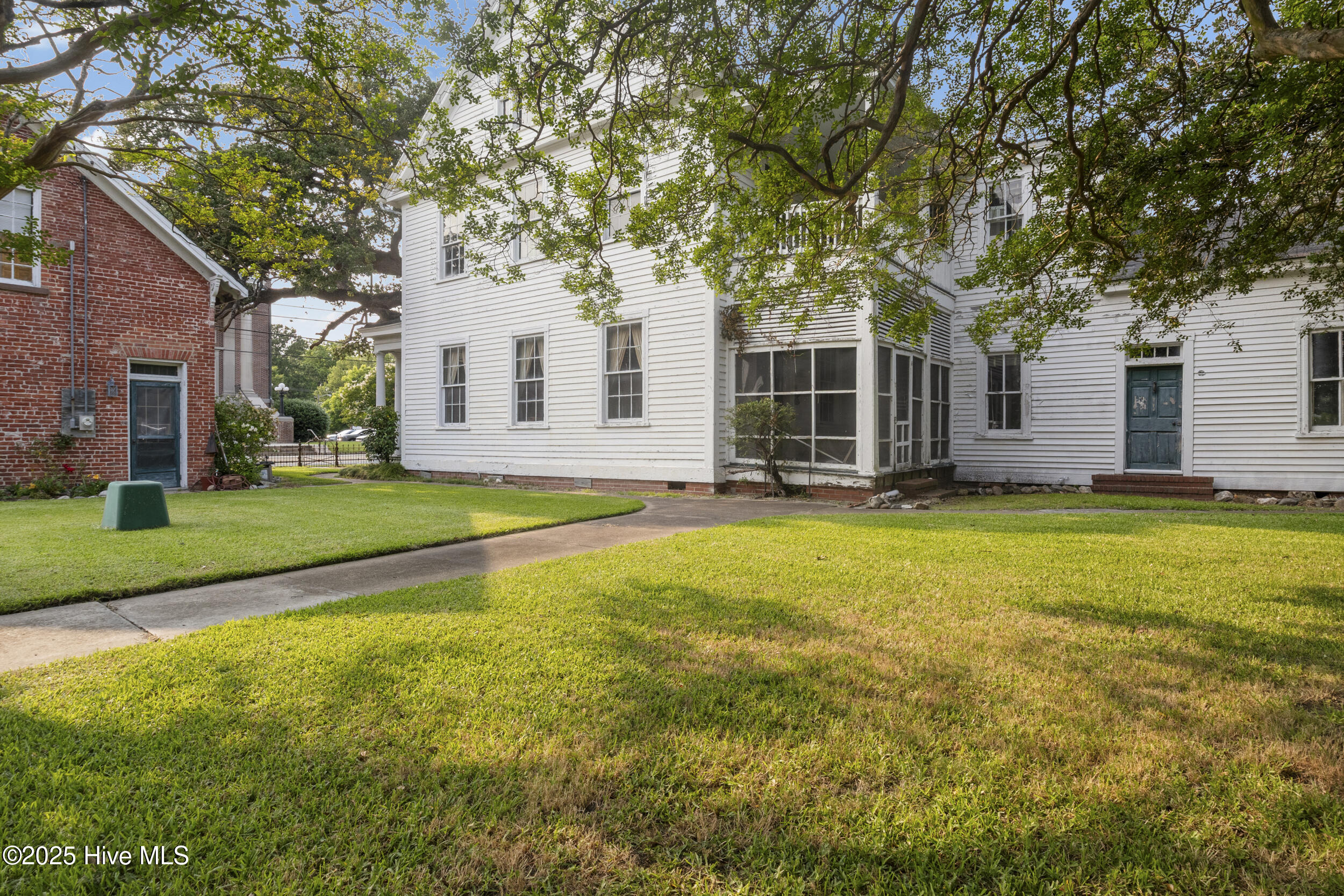 204 S Road Street Property Photo 11