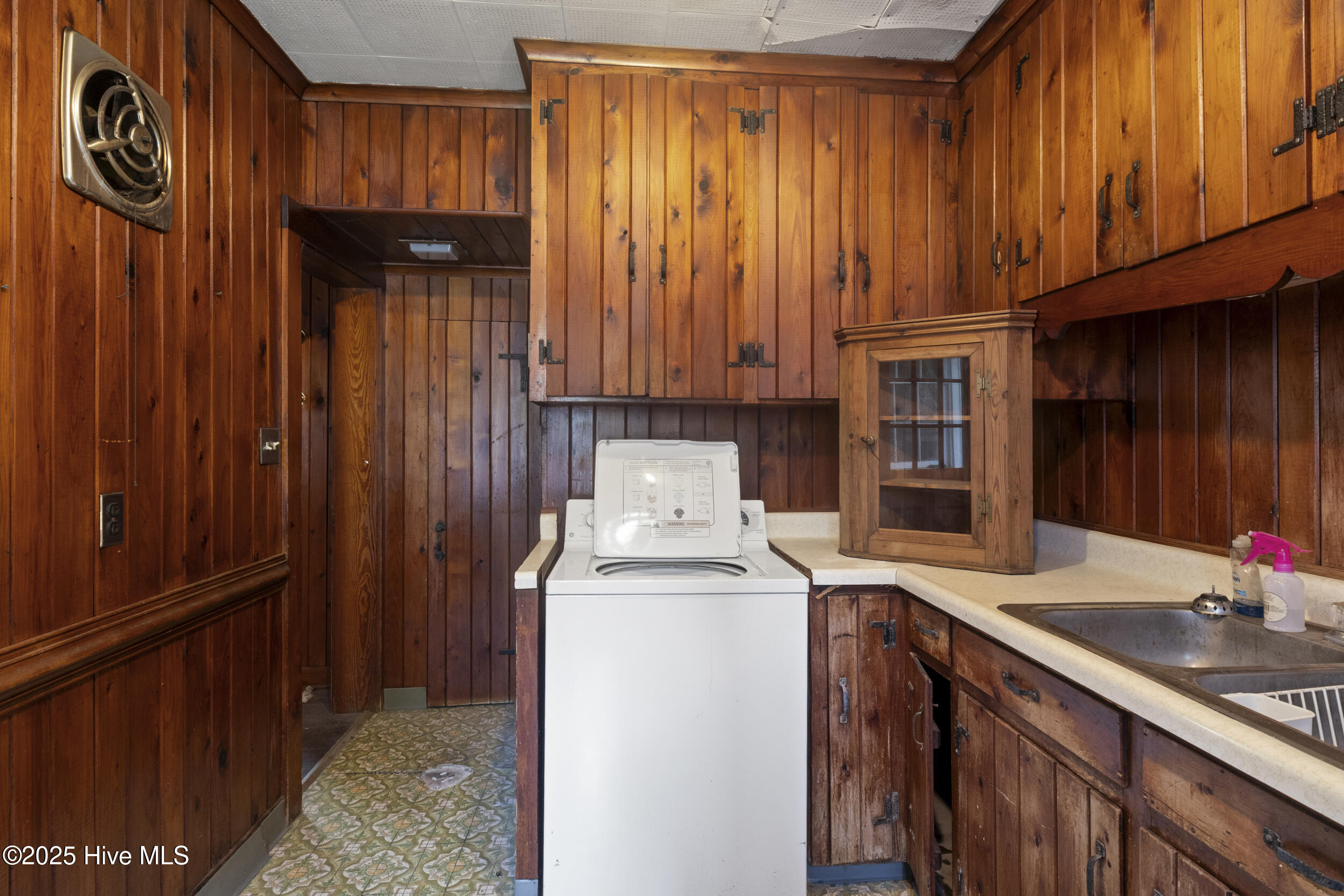 204 S Road Street Property Photo 27