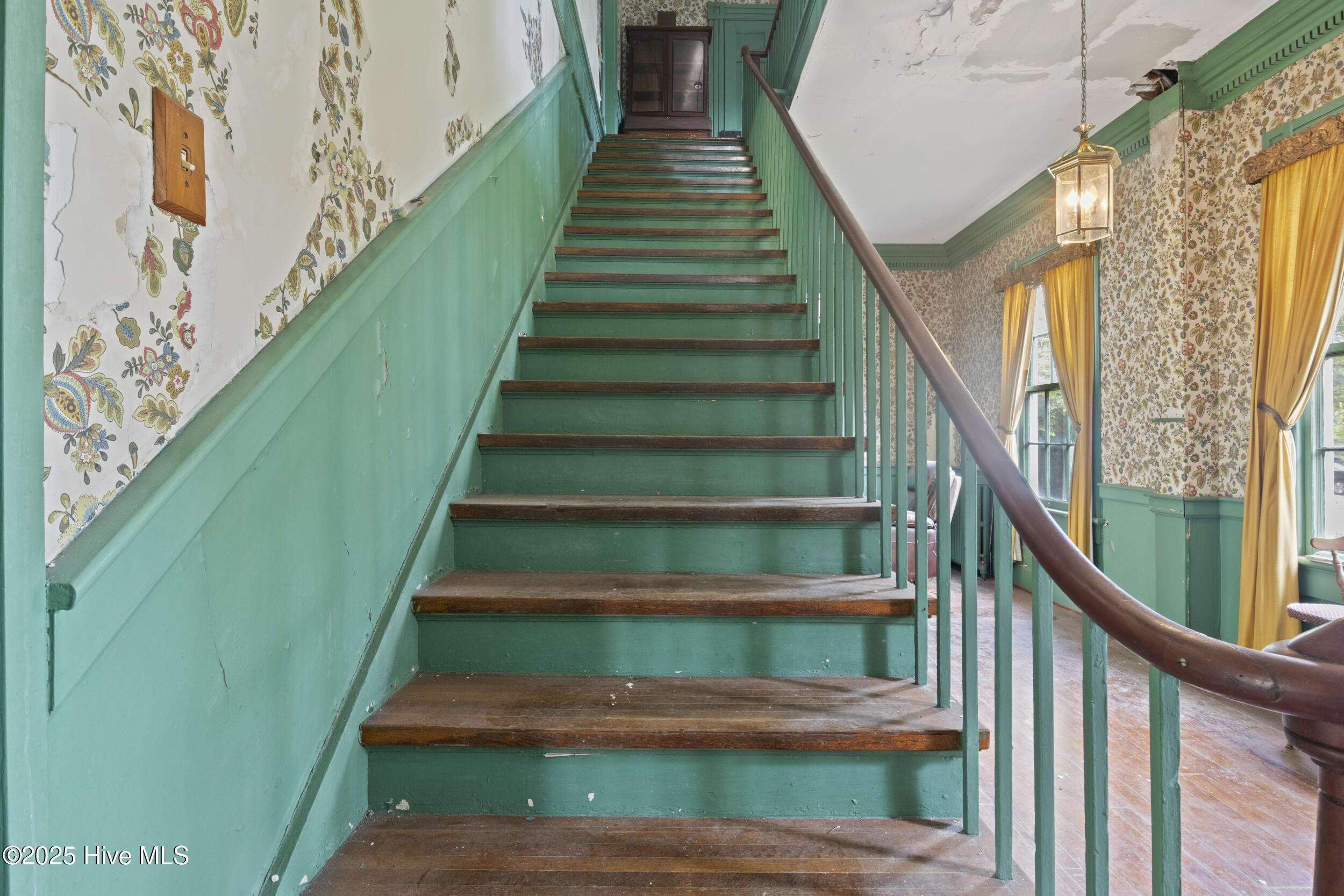 204 S Road Street Property Photo 31