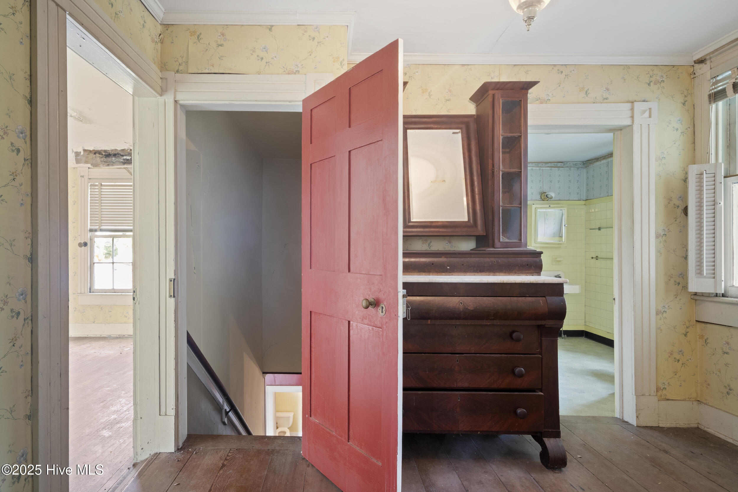 204 S Road Street Property Photo 38