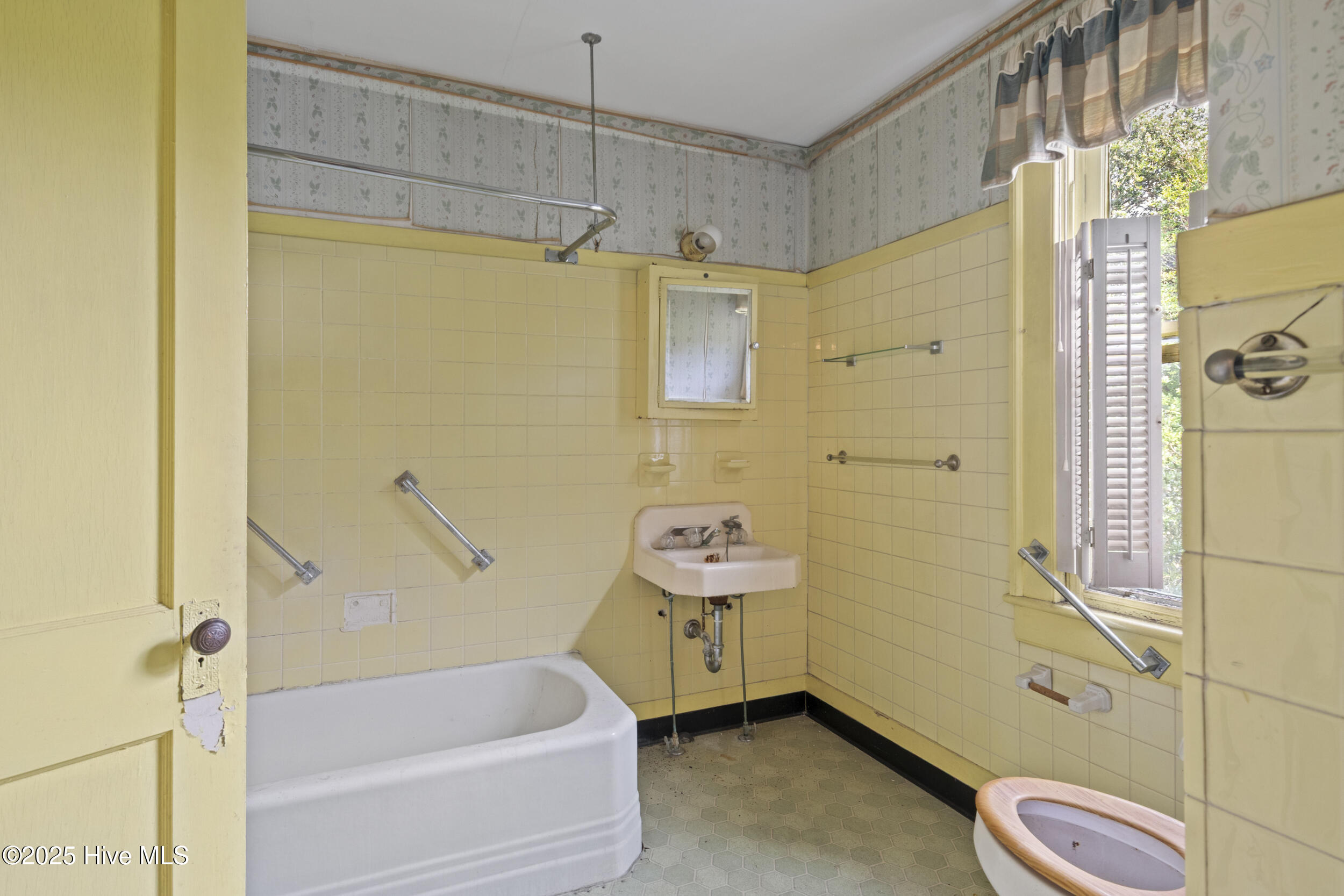 204 S Road Street Property Photo 41