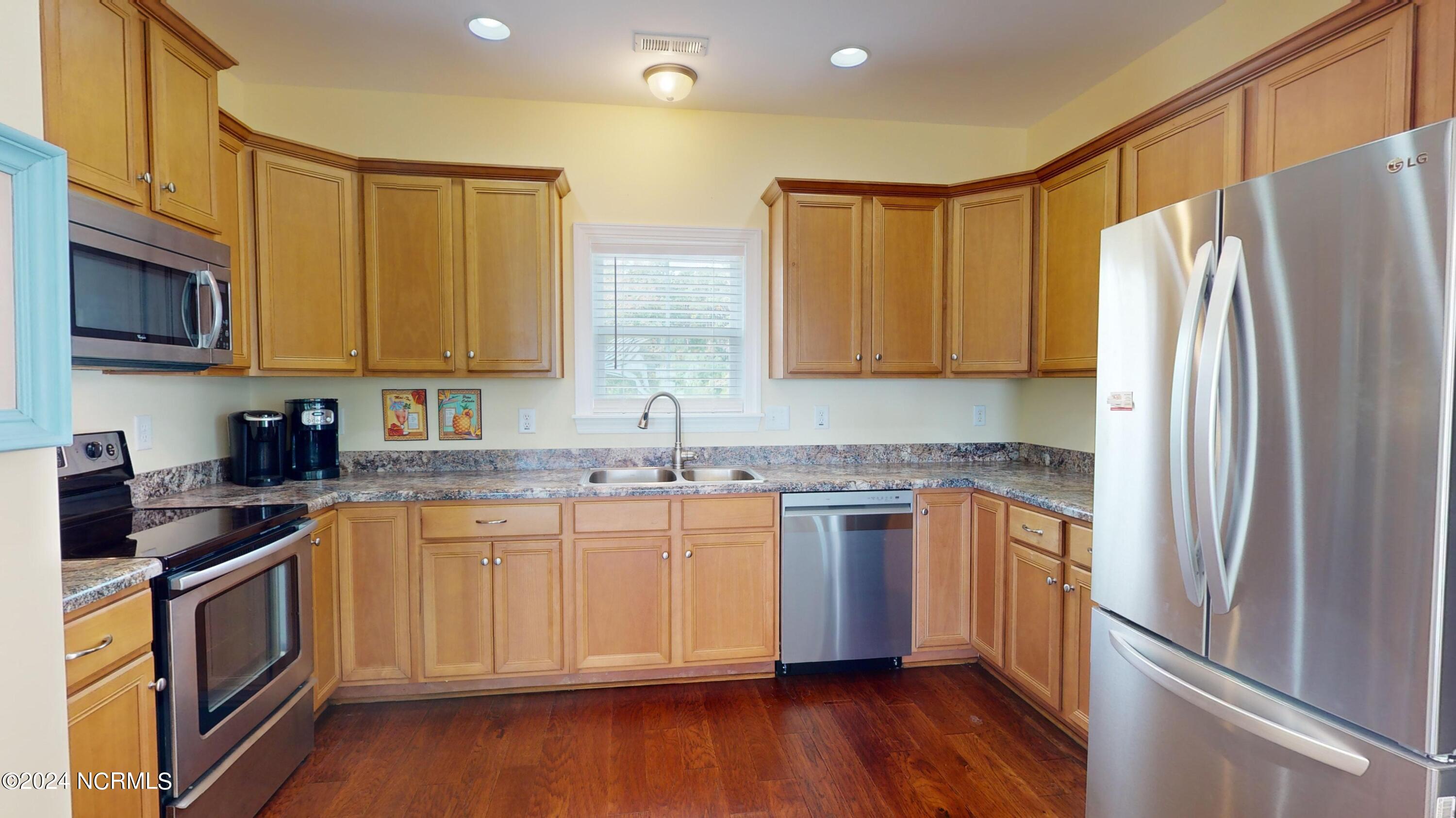 250 Riverside Drive Property Photo 20