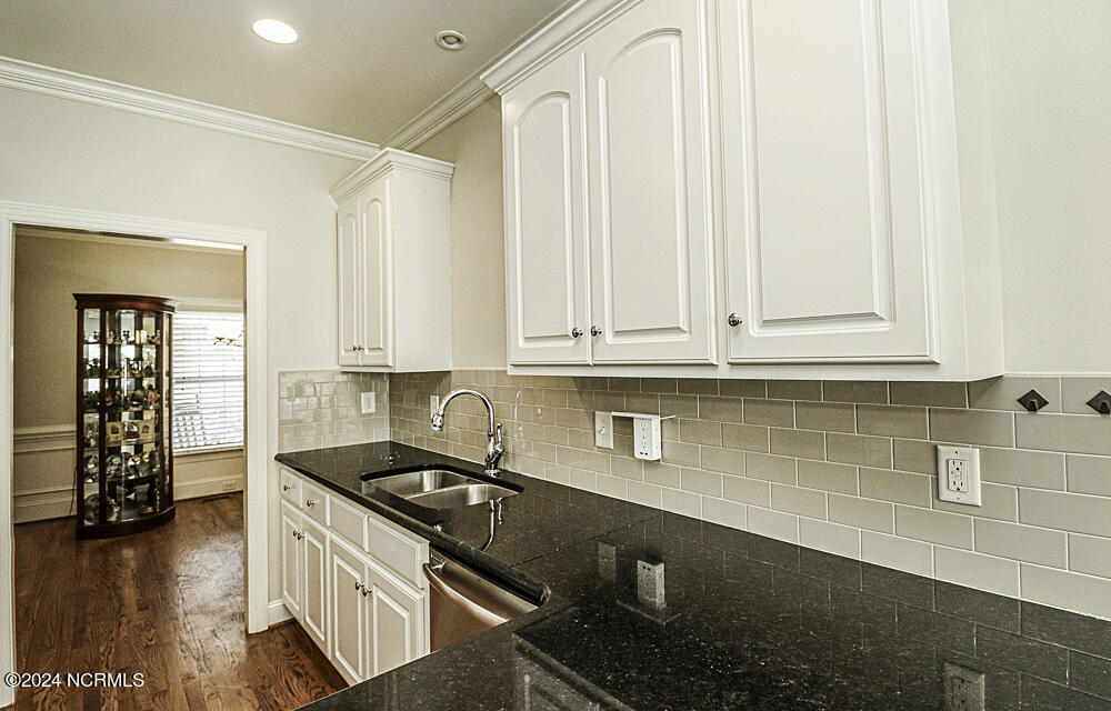 3916 Middleton Drive Property Photo 10
