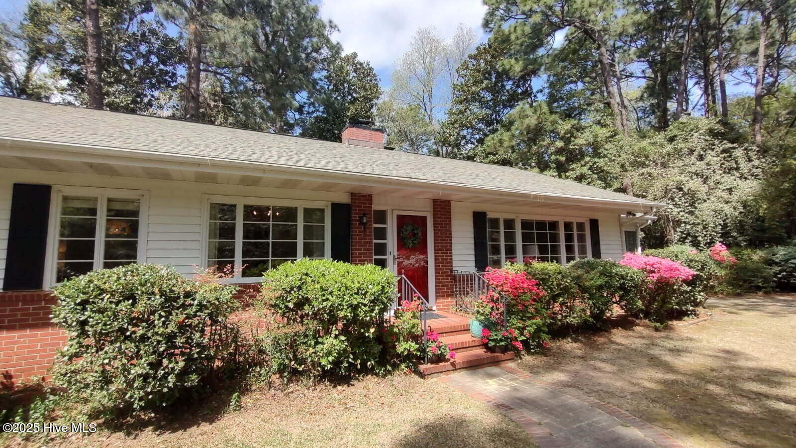 230 Pinegrove Road Property Photo 2