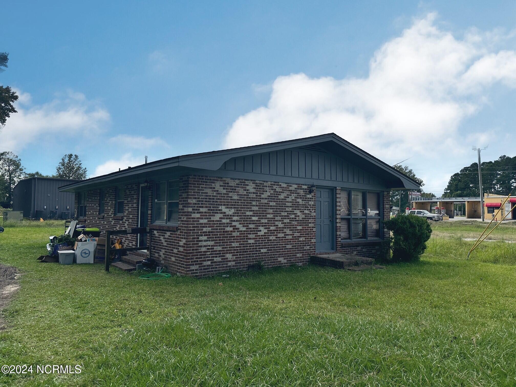 213 W Burkhead Street Property Photo