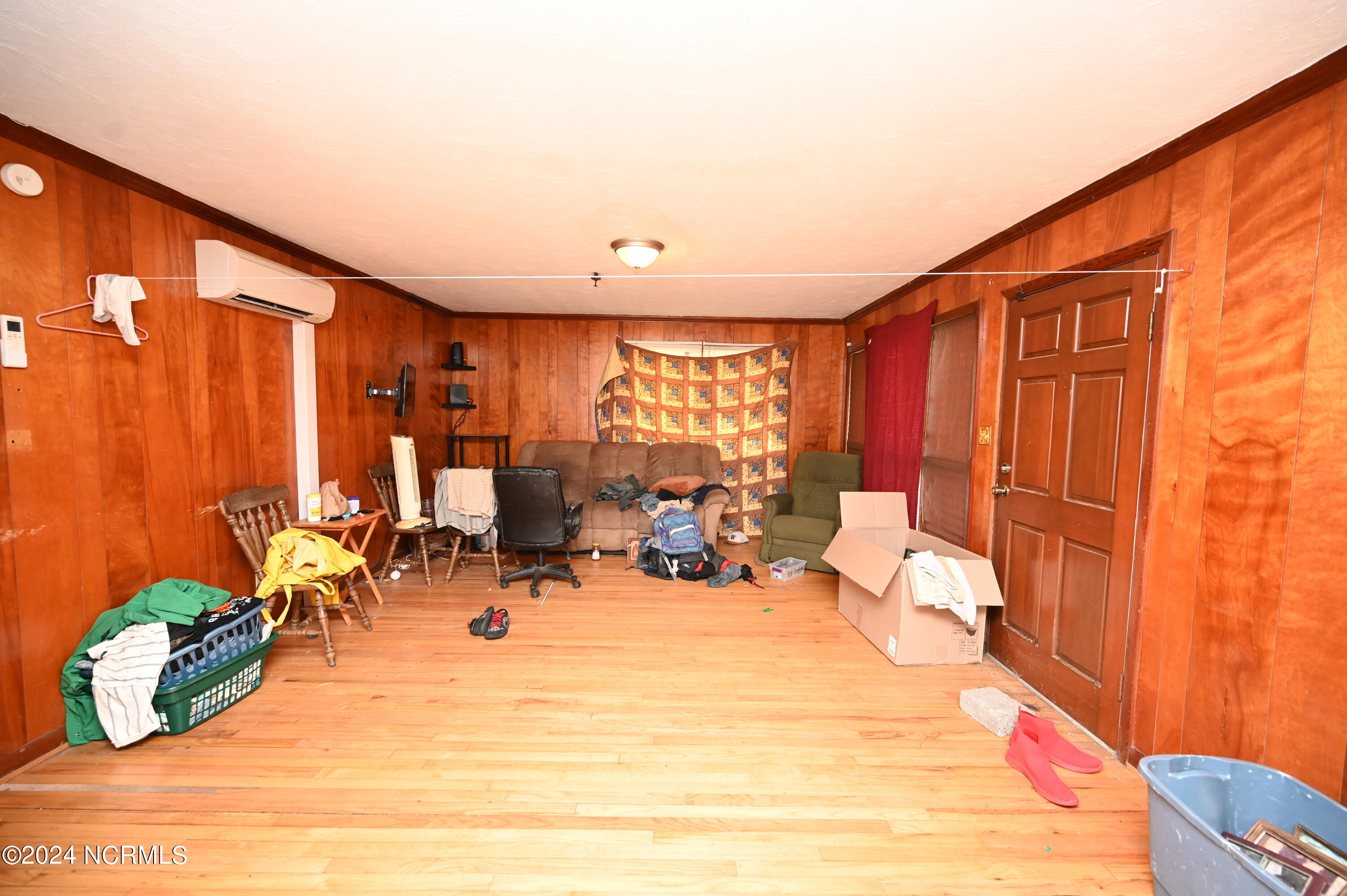 213 W Burkhead Street Property Photo 5