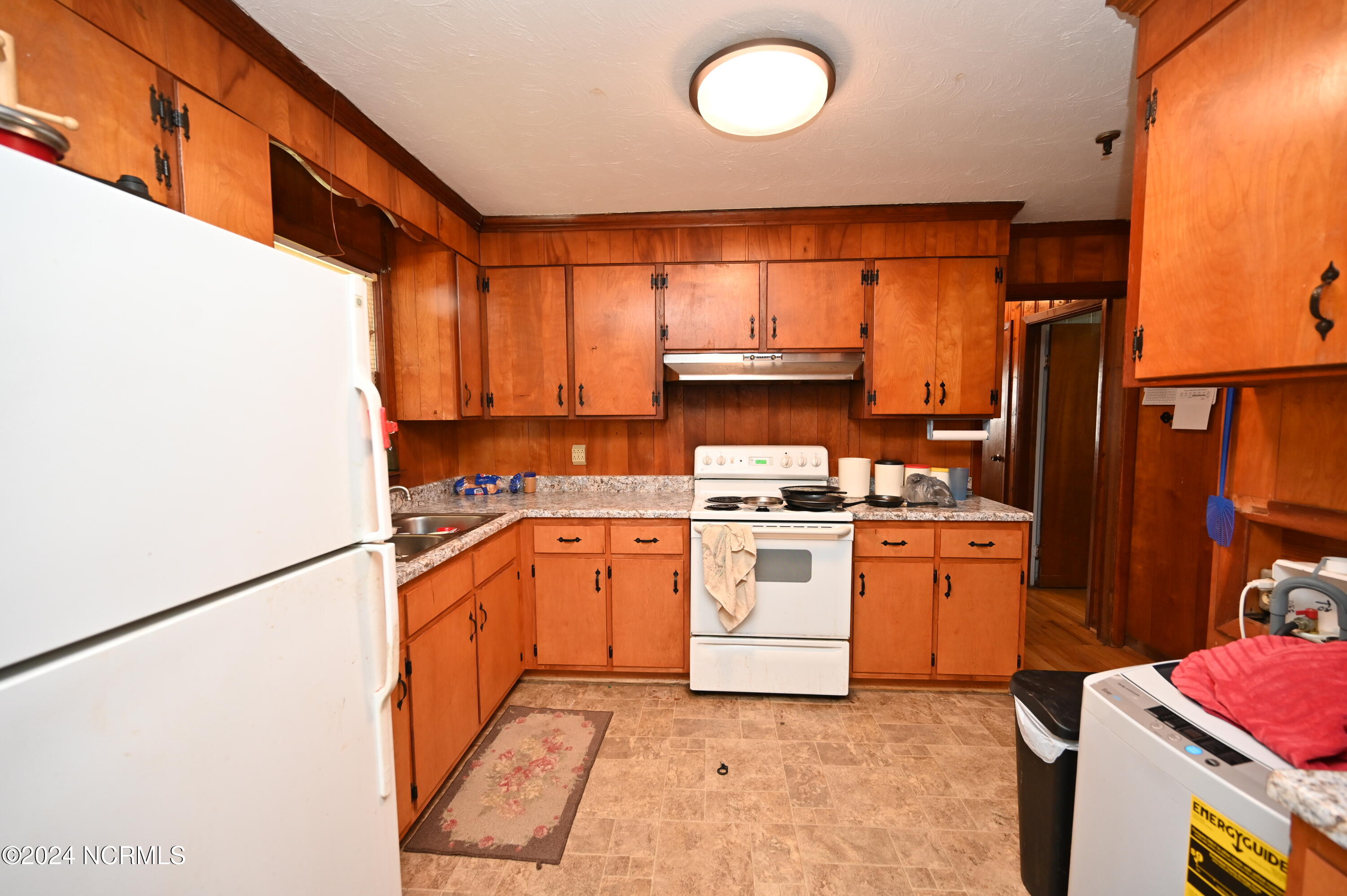213 W Burkhead Street Property Photo 6