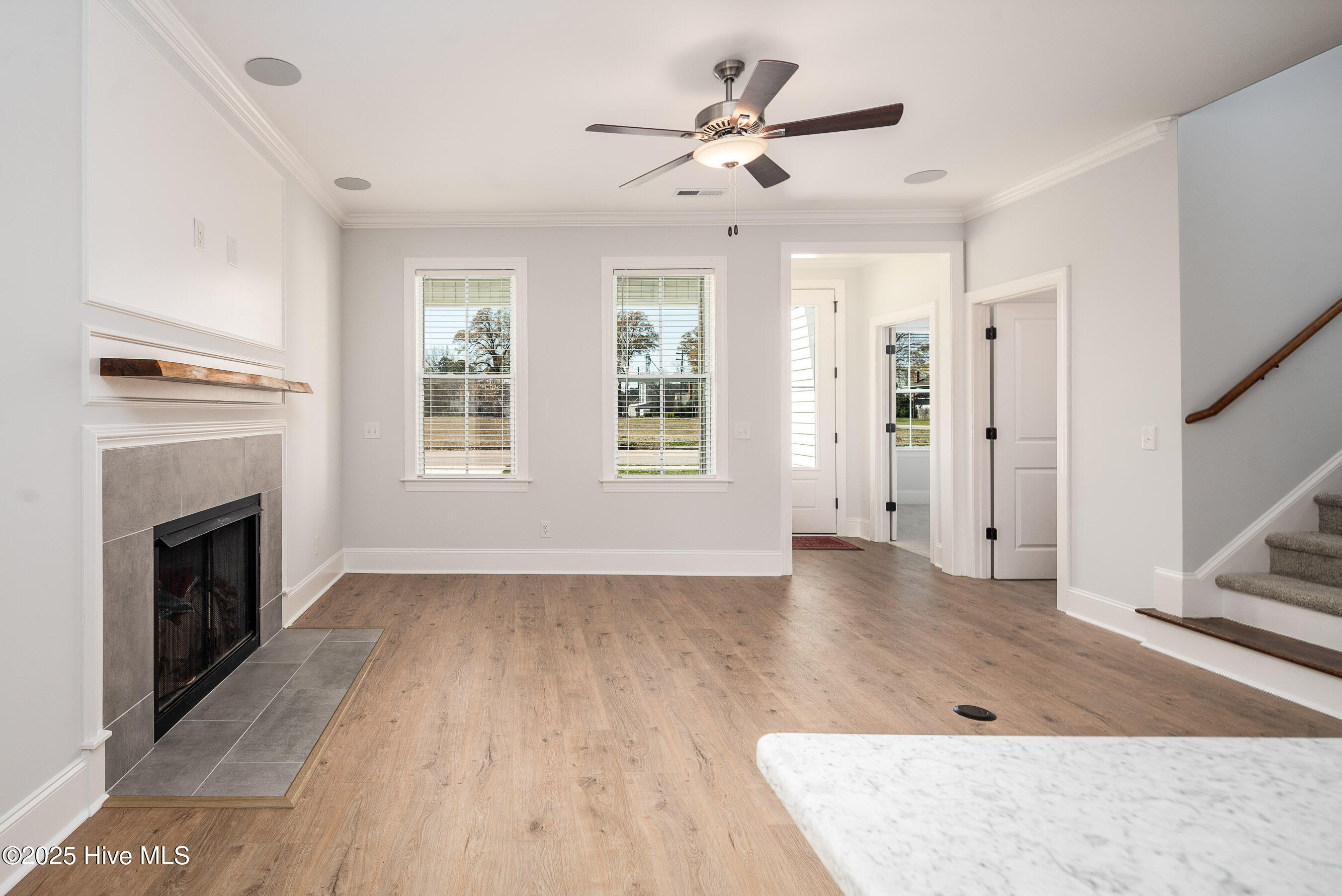 3842 W Wilson Street Property Photo 5