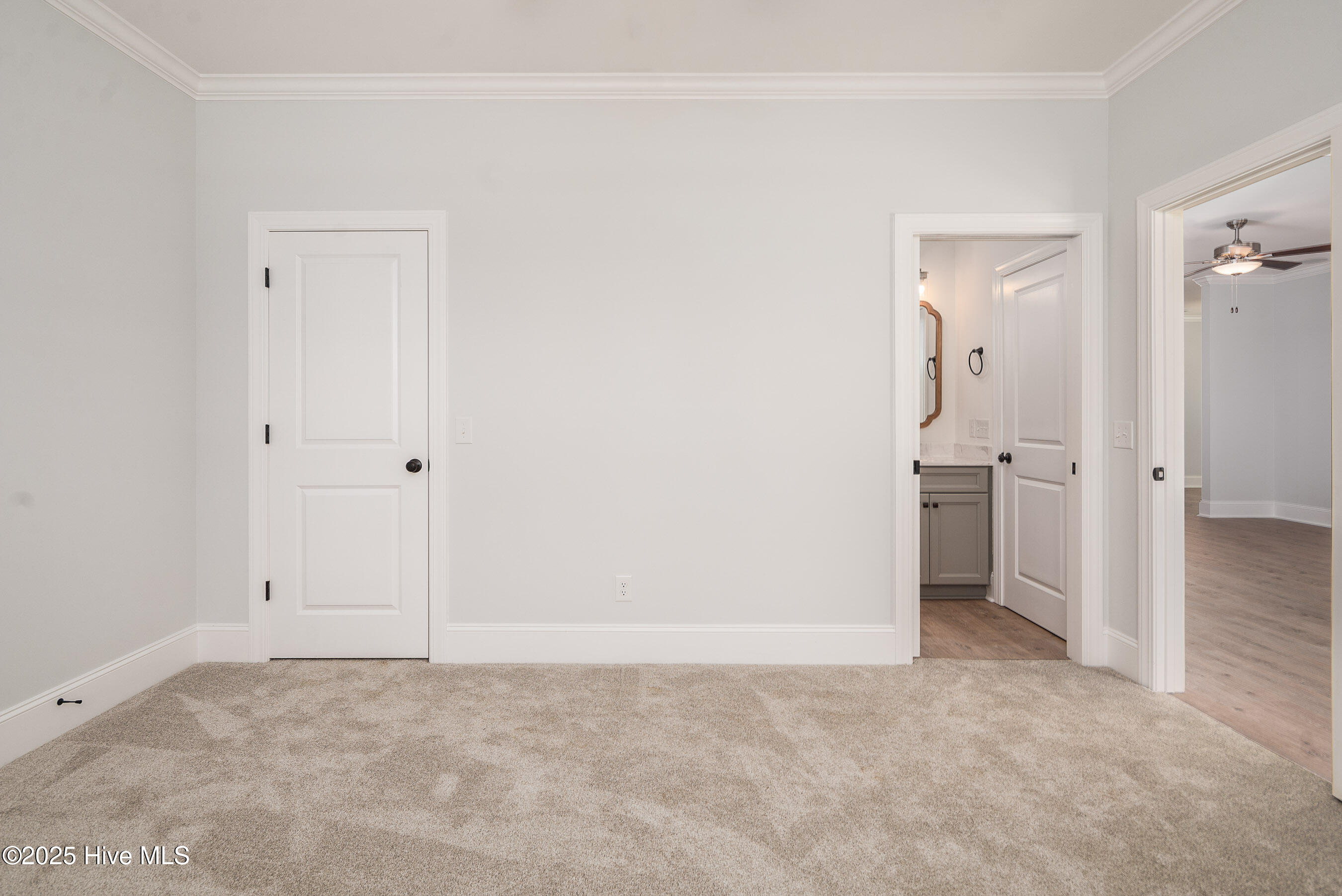 3842 W Wilson Street Property Photo 26