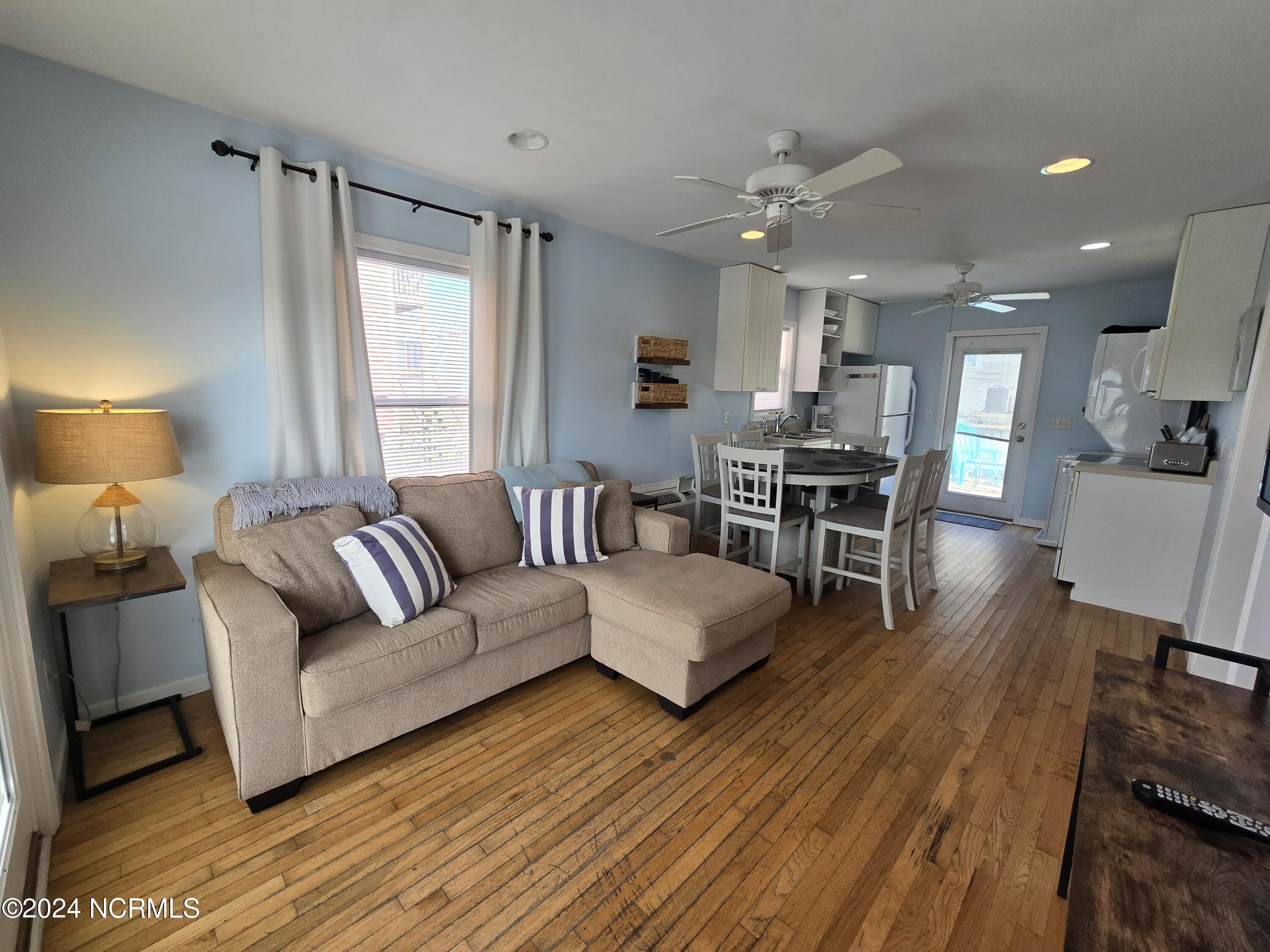 2712 Island Drive Property Photo 5