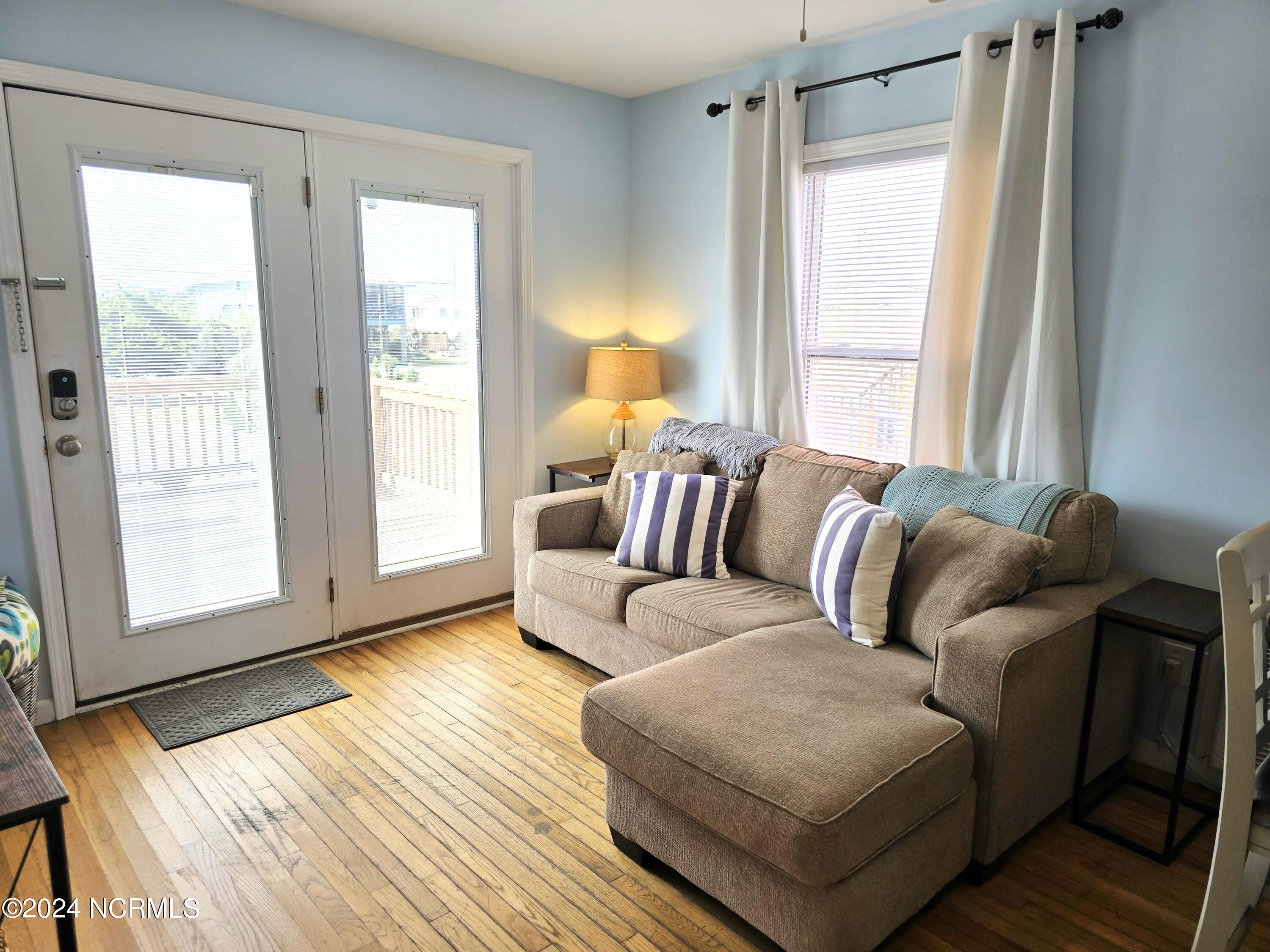 2712 Island Drive Property Photo 6