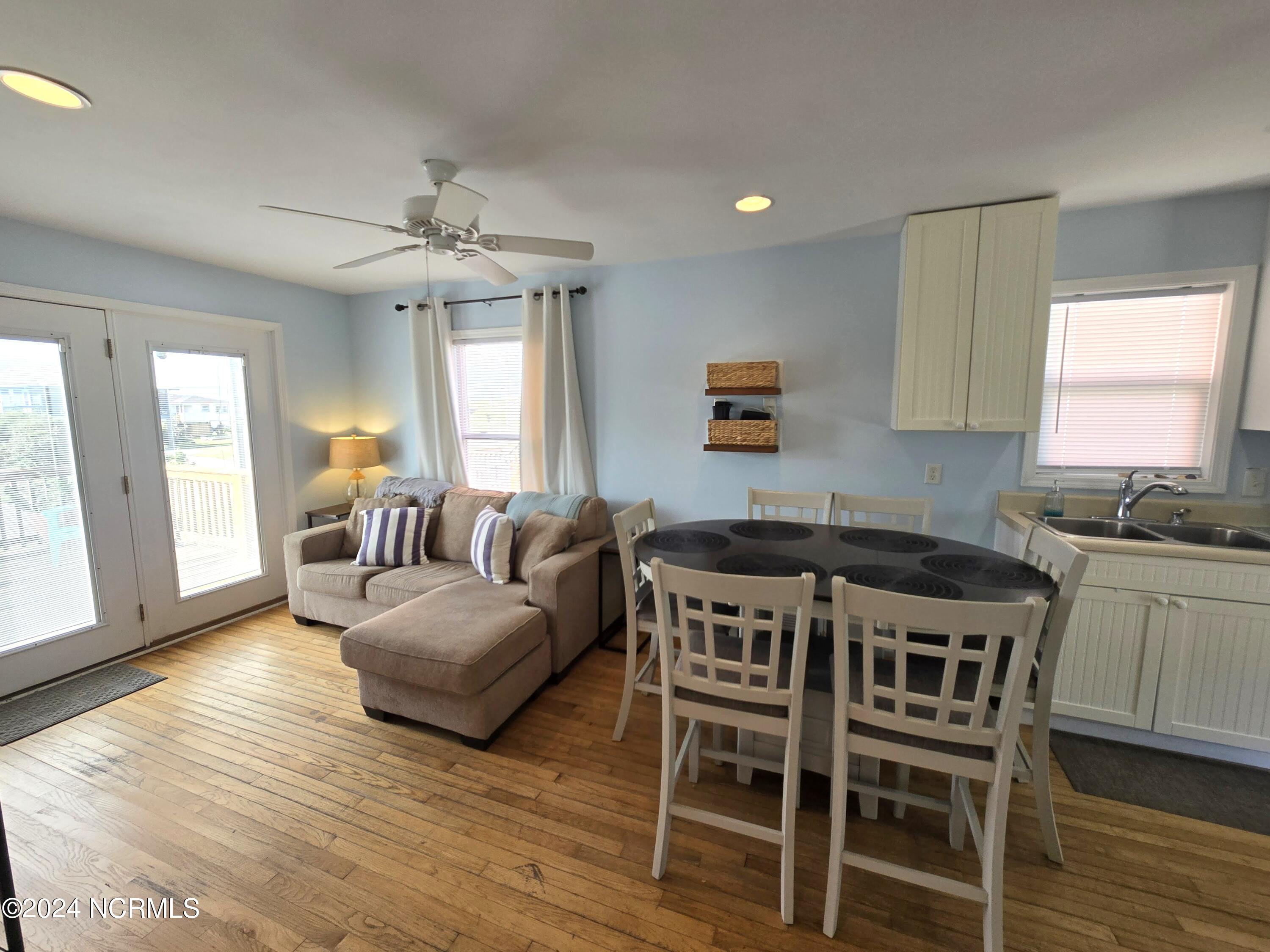 2712 Island Drive Property Photo 10