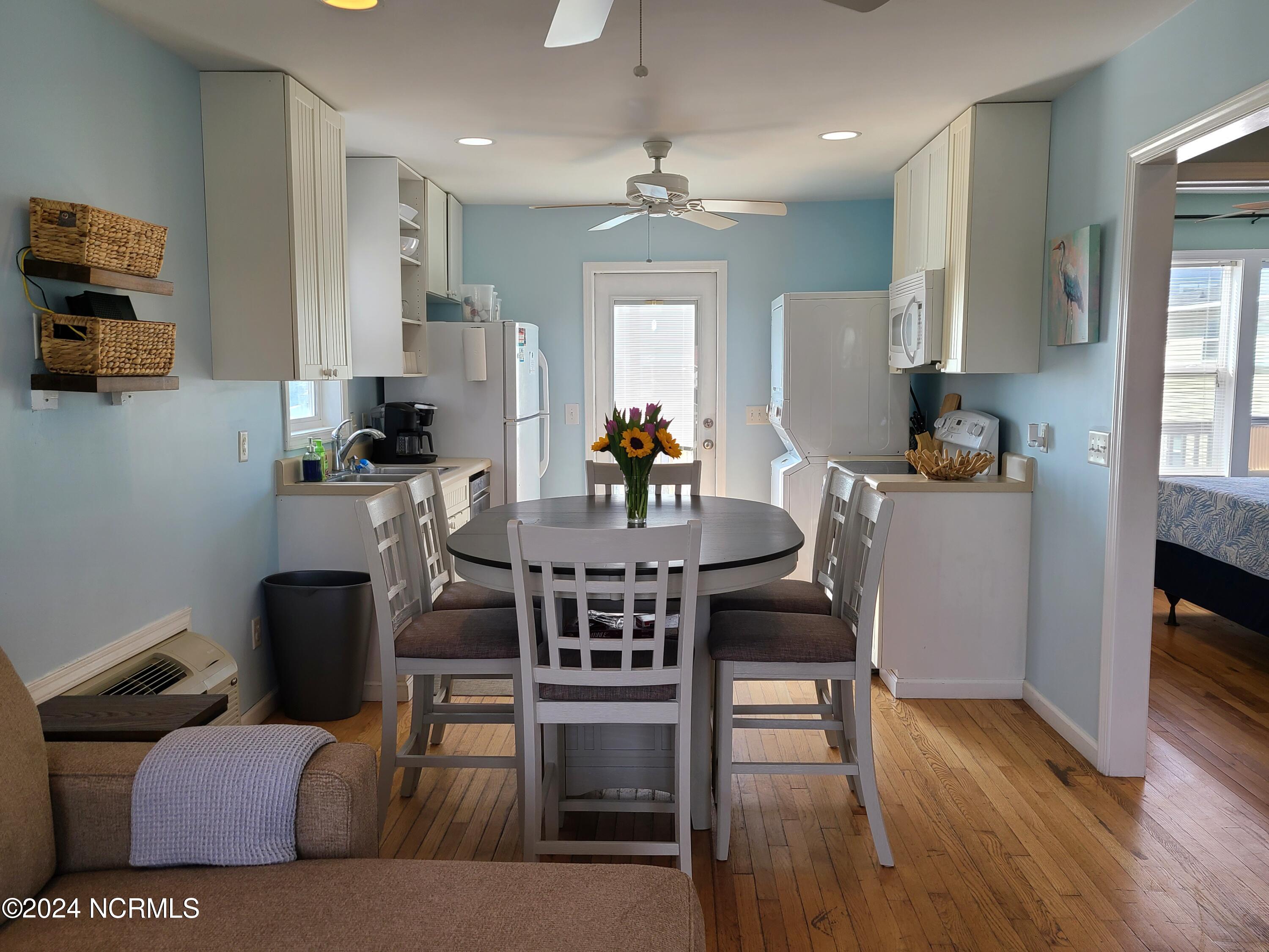 2712 Island Drive Property Photo 12