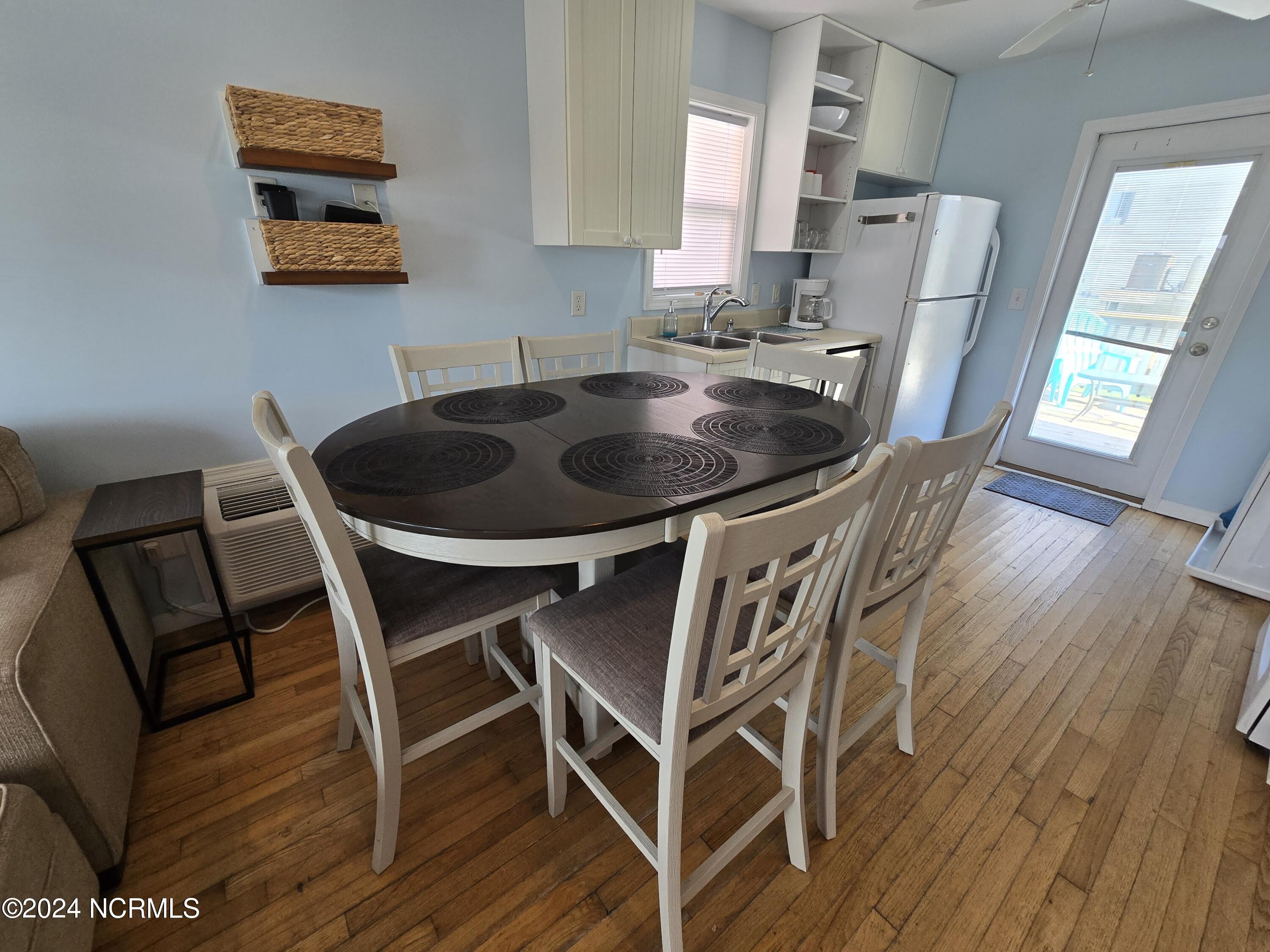 2712 Island Drive Property Photo 13