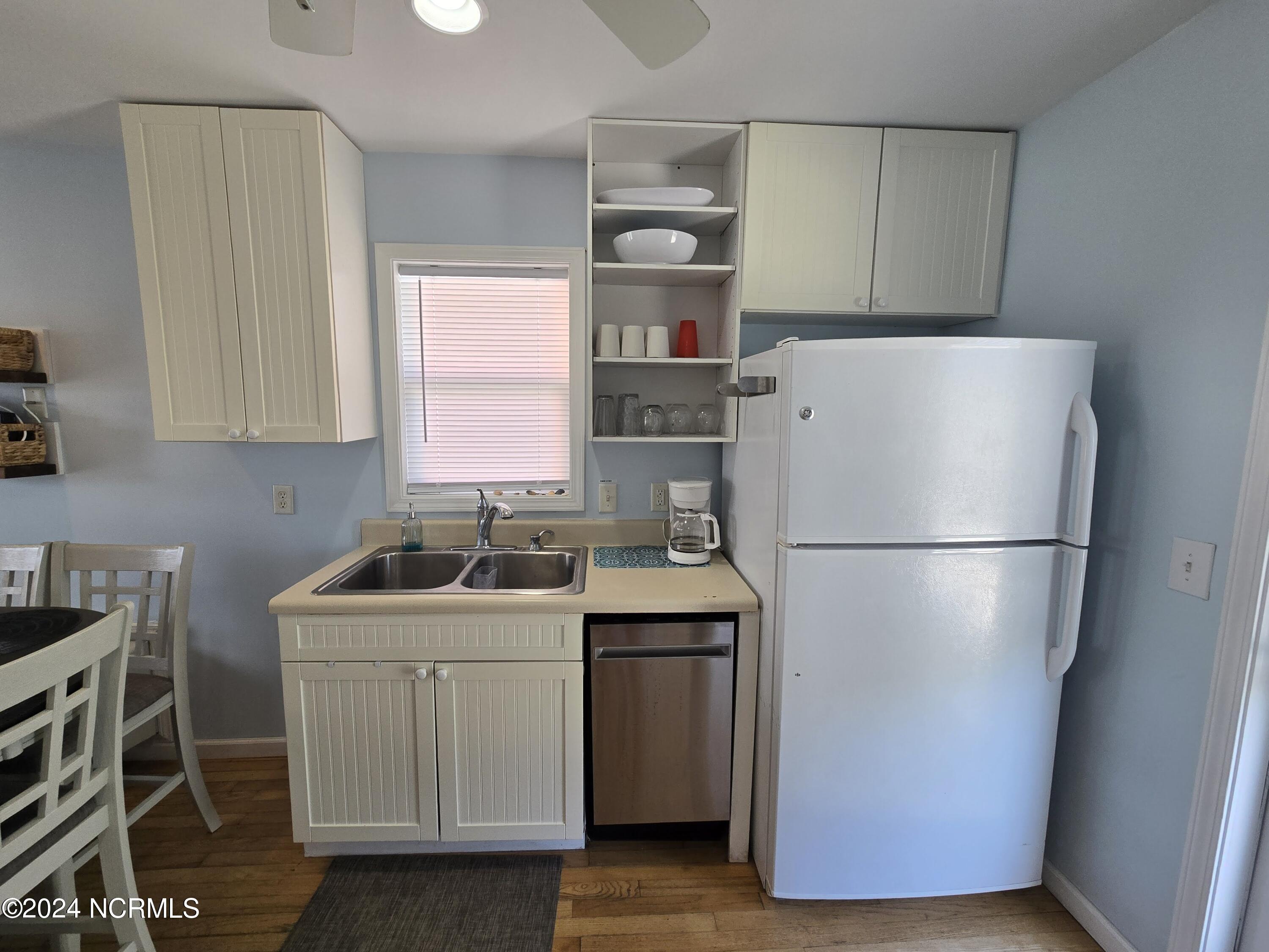 2712 Island Drive Property Photo 18