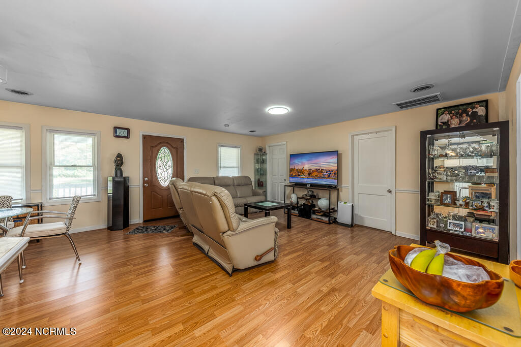 5217 Highway 101 Property Photo 2