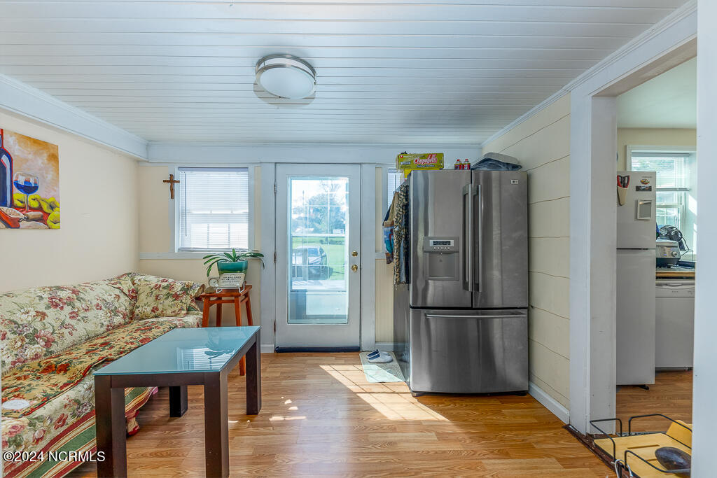 5217 Highway 101 Property Photo 9