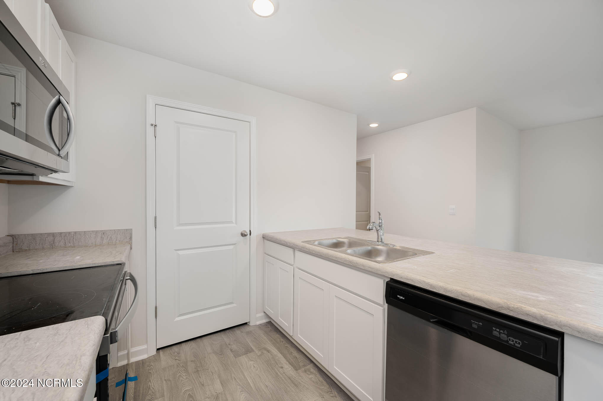 230 Ashworth Drive Property Photo 4