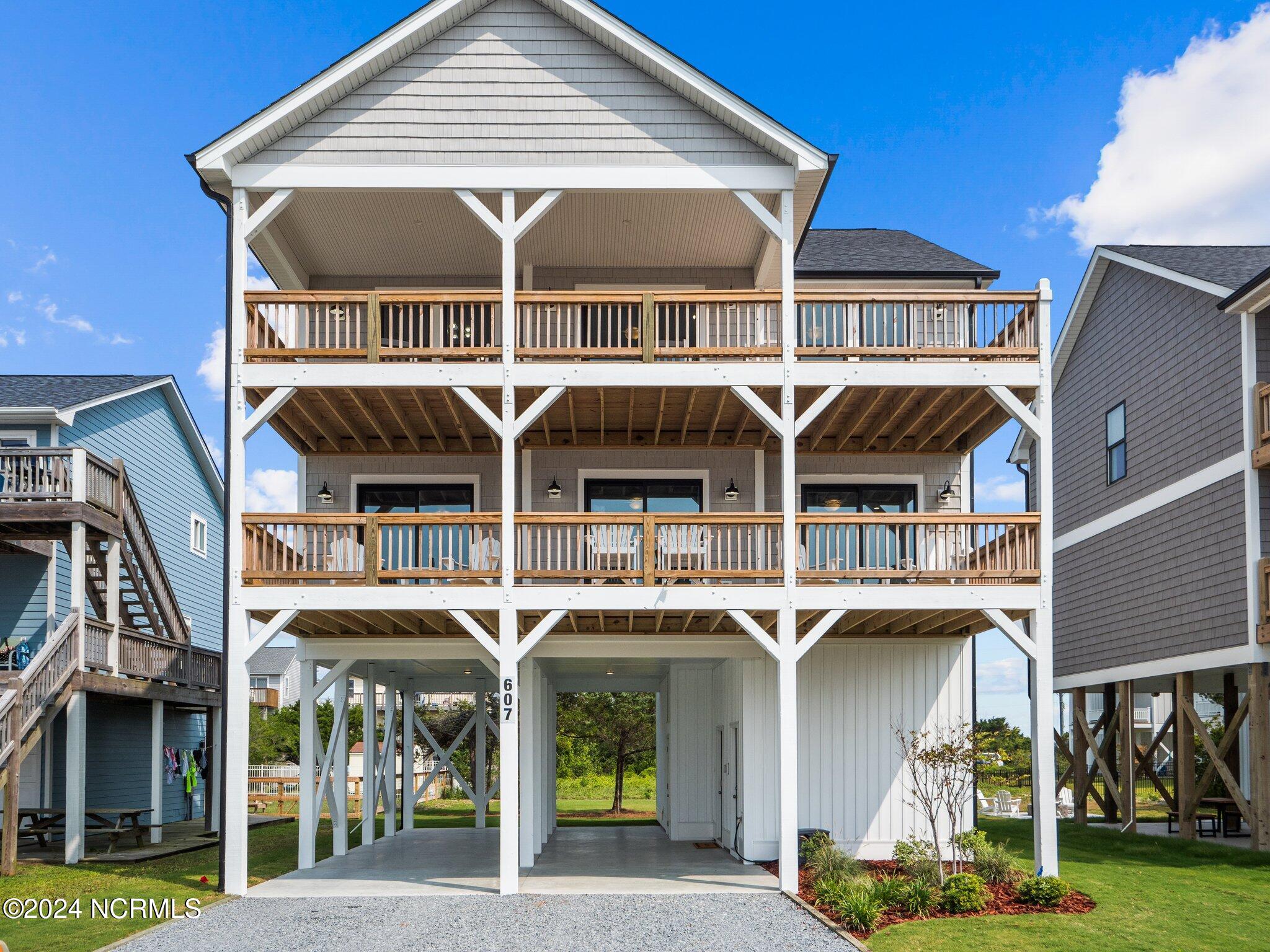 607 S Shore Drive Property Photo 1