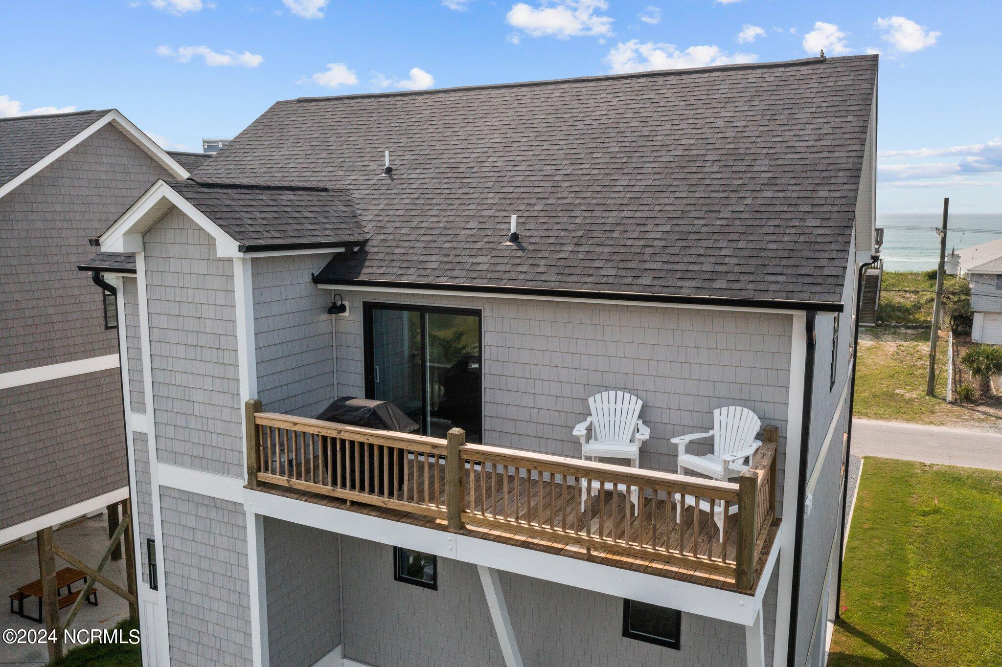 607 S Shore Drive Property Photo 8