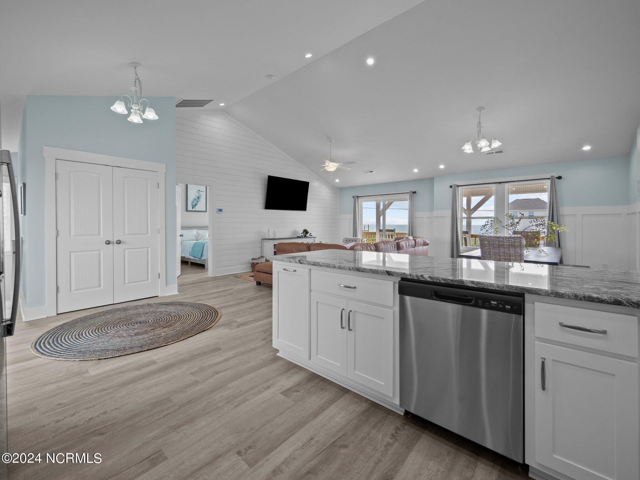 607 S Shore Drive Property Photo 38
