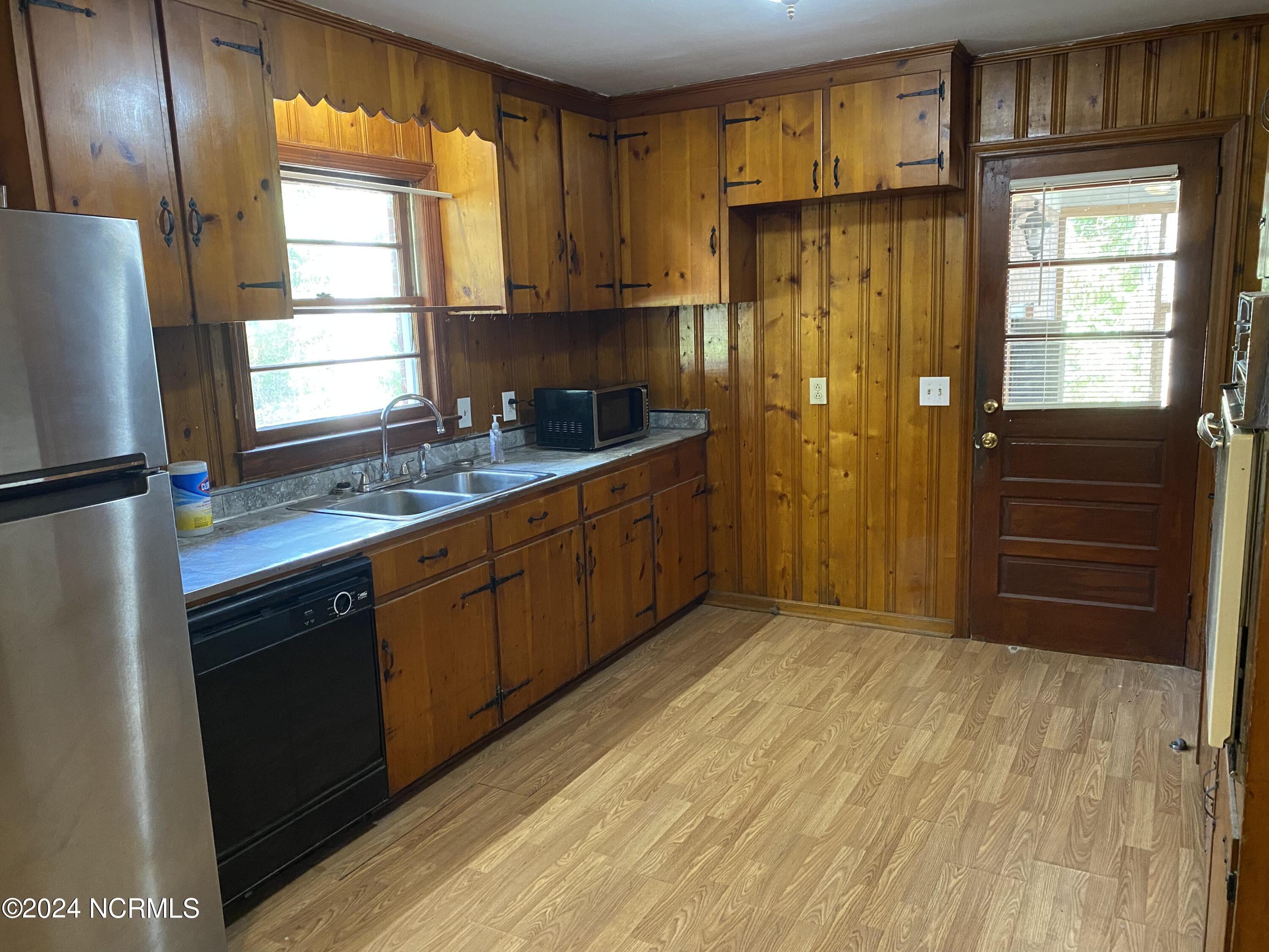 225 Woodland Drive Property Photo 8
