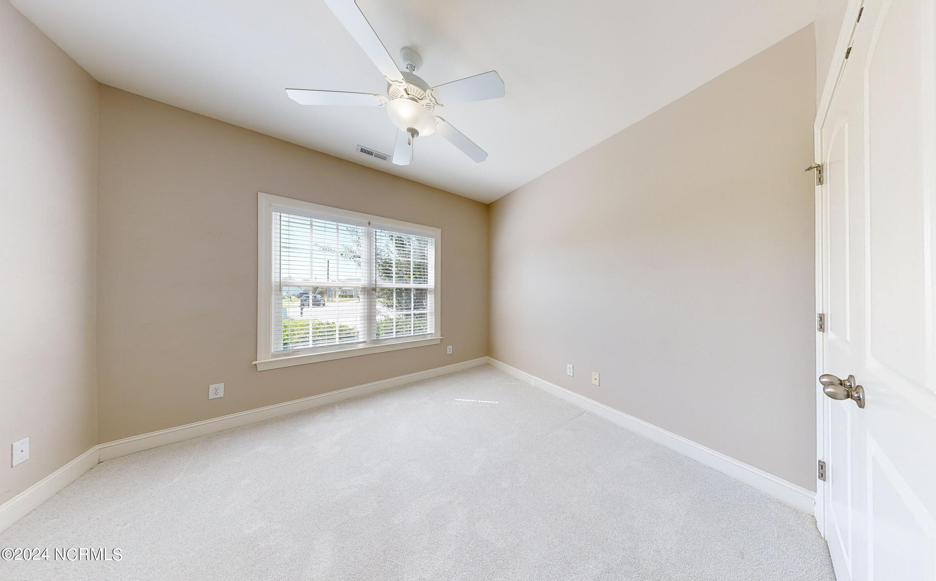 1401 Oak Ridge Court B Property Photo 8
