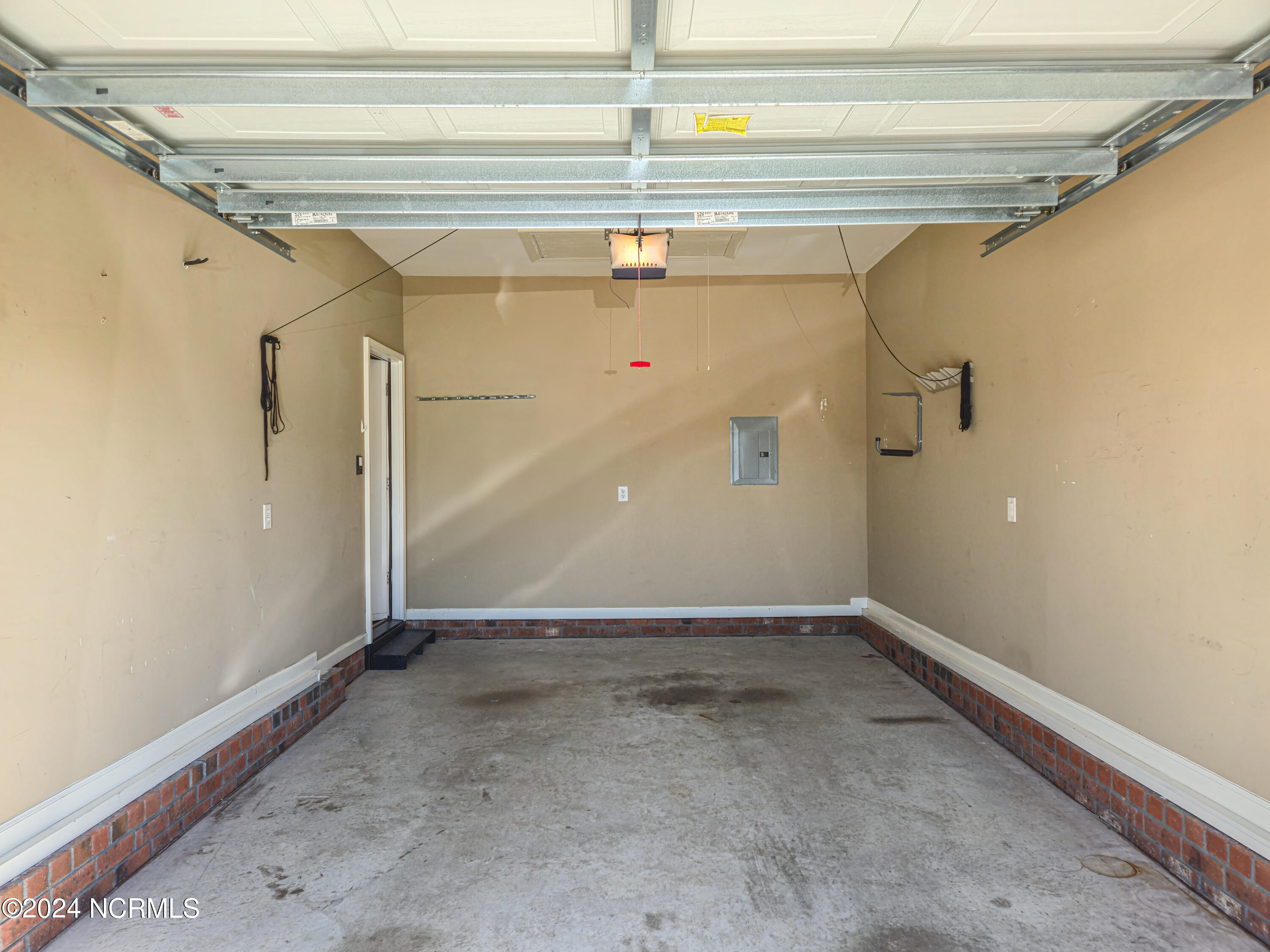 1401 Oak Ridge Court B Property Photo 32